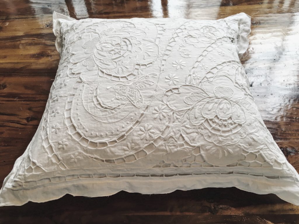 MAKE IT YOURSELF // Pillow Covers MY 100 YEAR OLD HOME