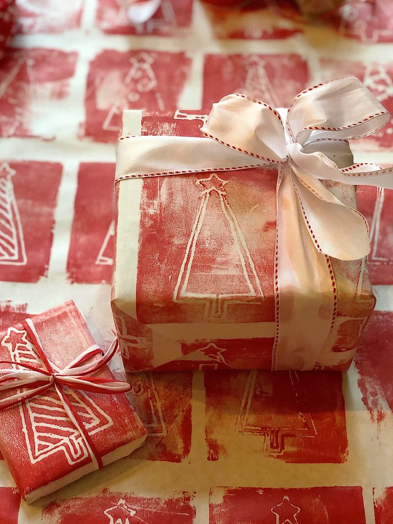 How to Make Christmas Wrapping Paper