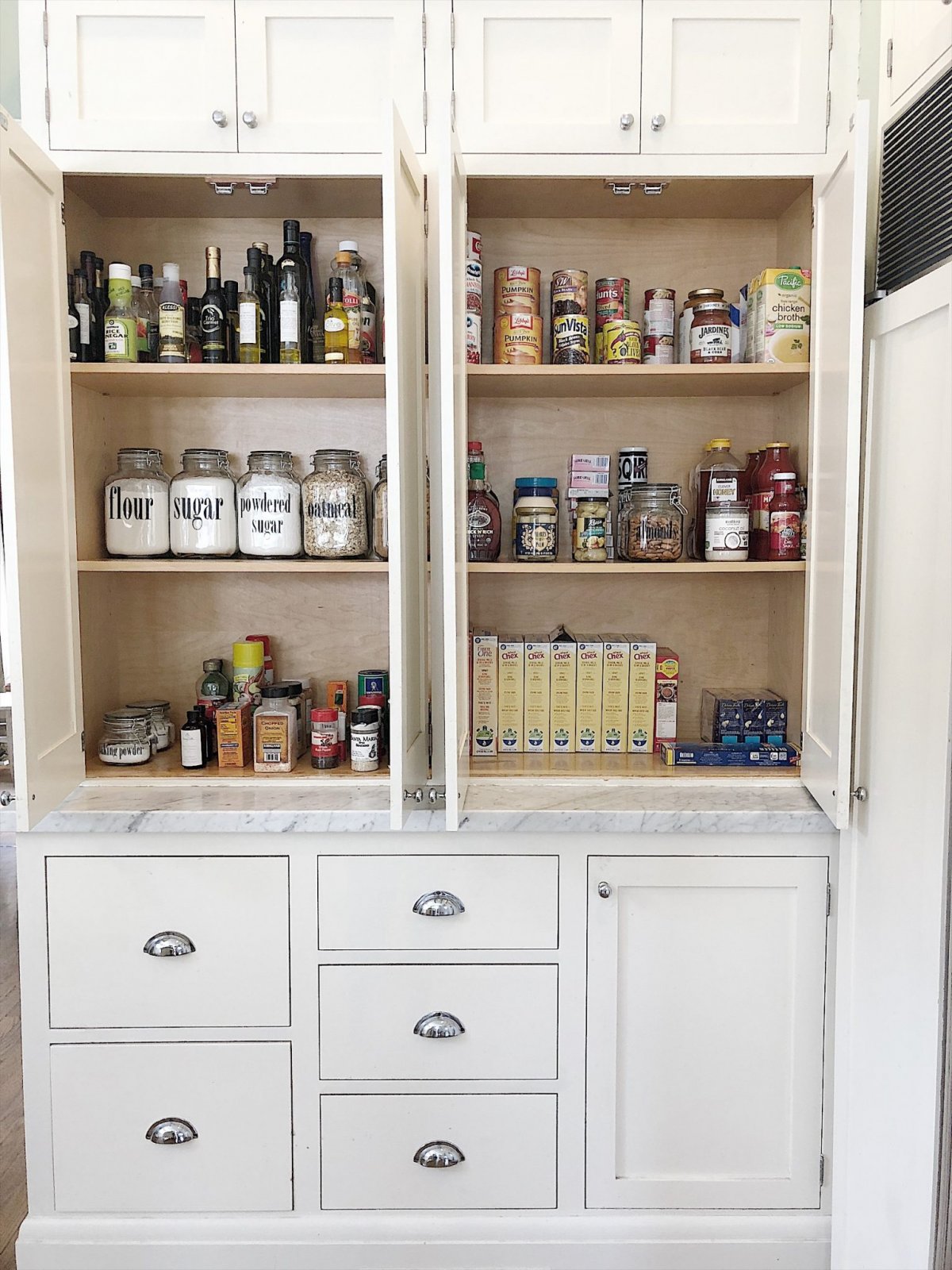 Kitchen Pantry (How to Organize Your Pantry Cabinet)