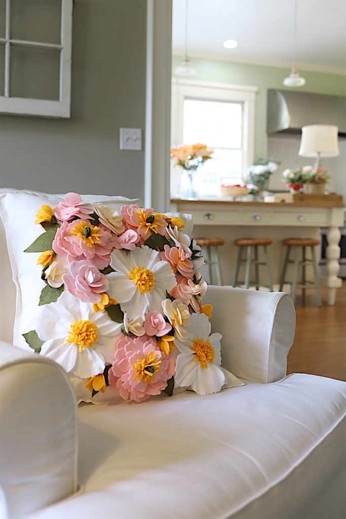 Easy Elegance Wednesdays – Felt Flower Pillow