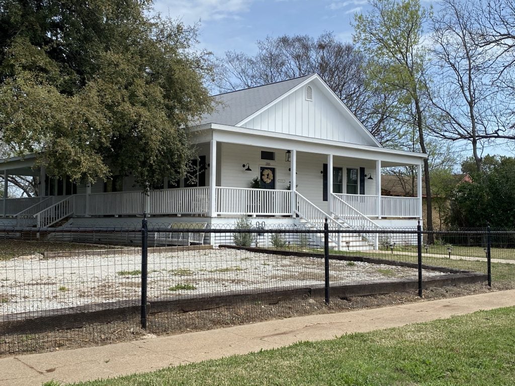 the waco airbnb front exterior