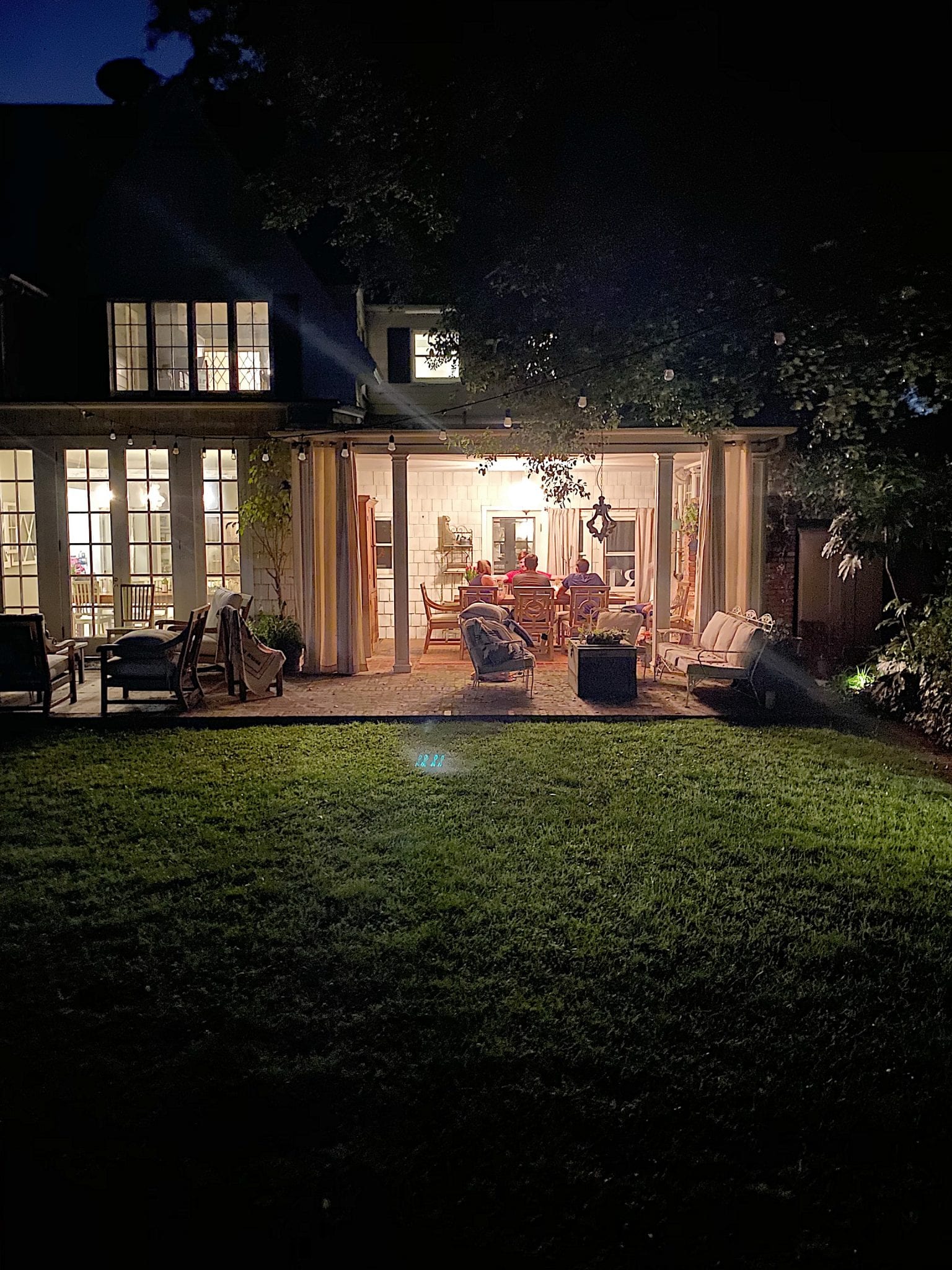 thanksgiving dinner dining outside