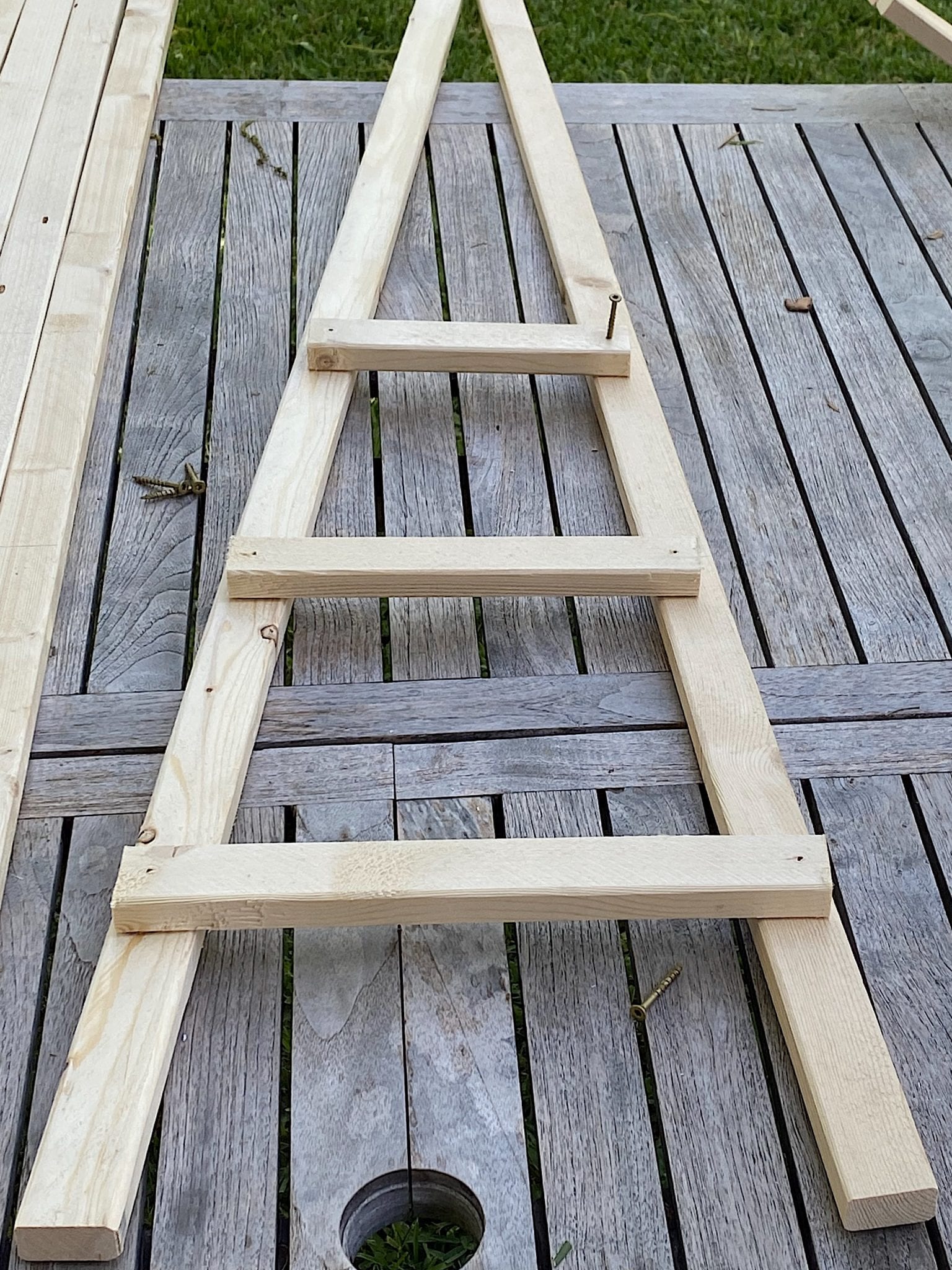 How to Assemble the Tomato Cages