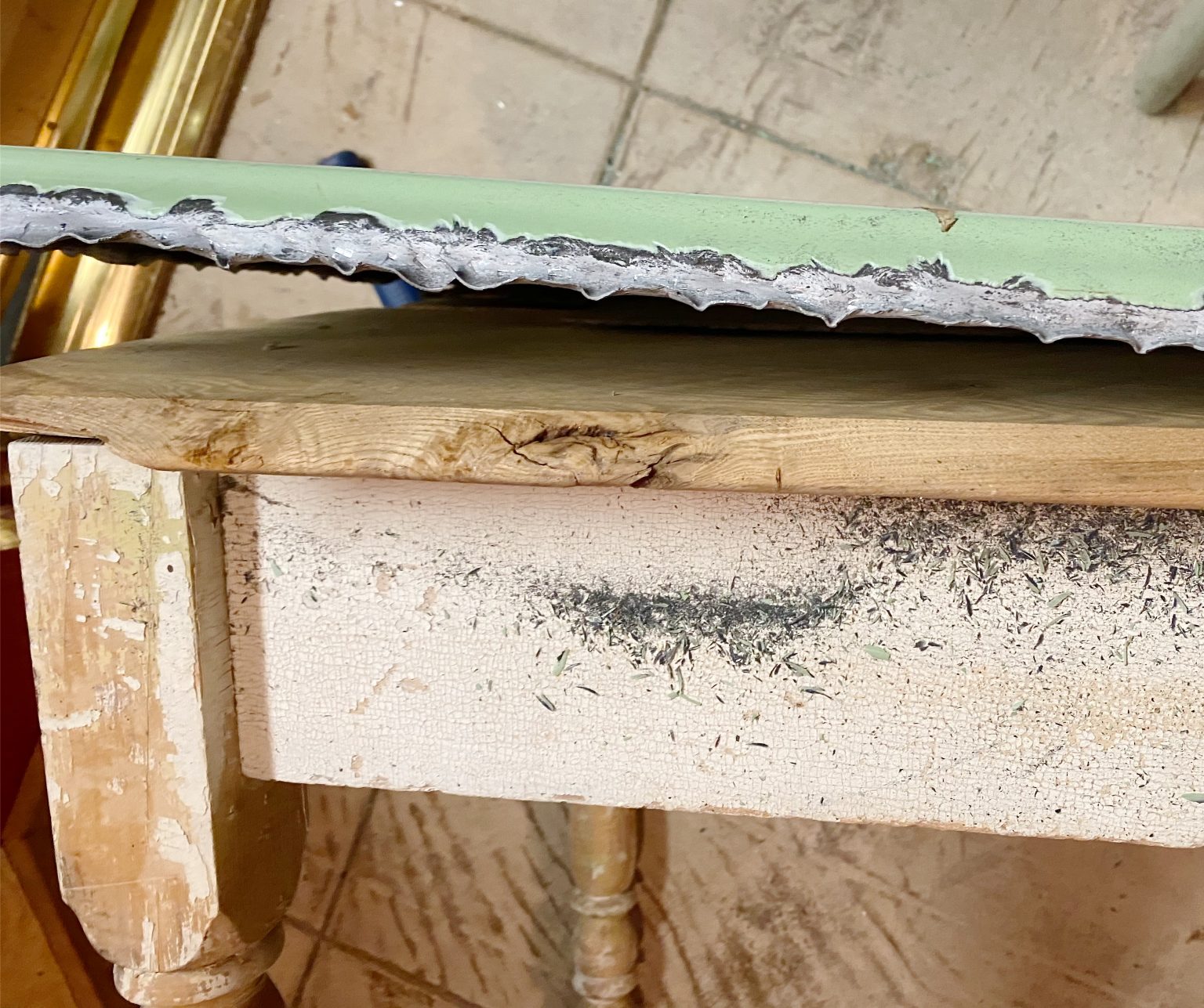 Taking the Aluminum Top off of a Table