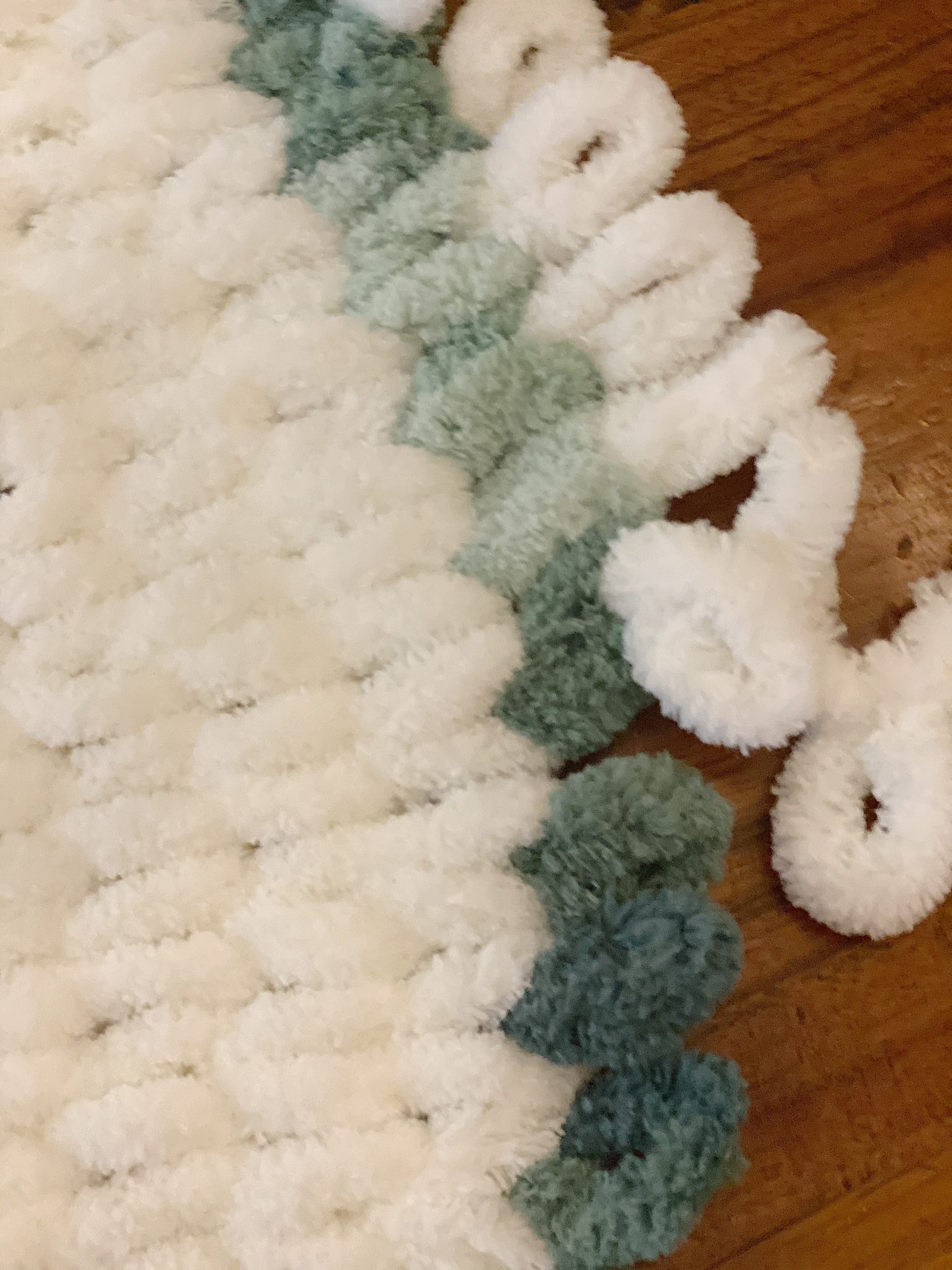 DIY Loop Yarn Christmas Tree Skirt