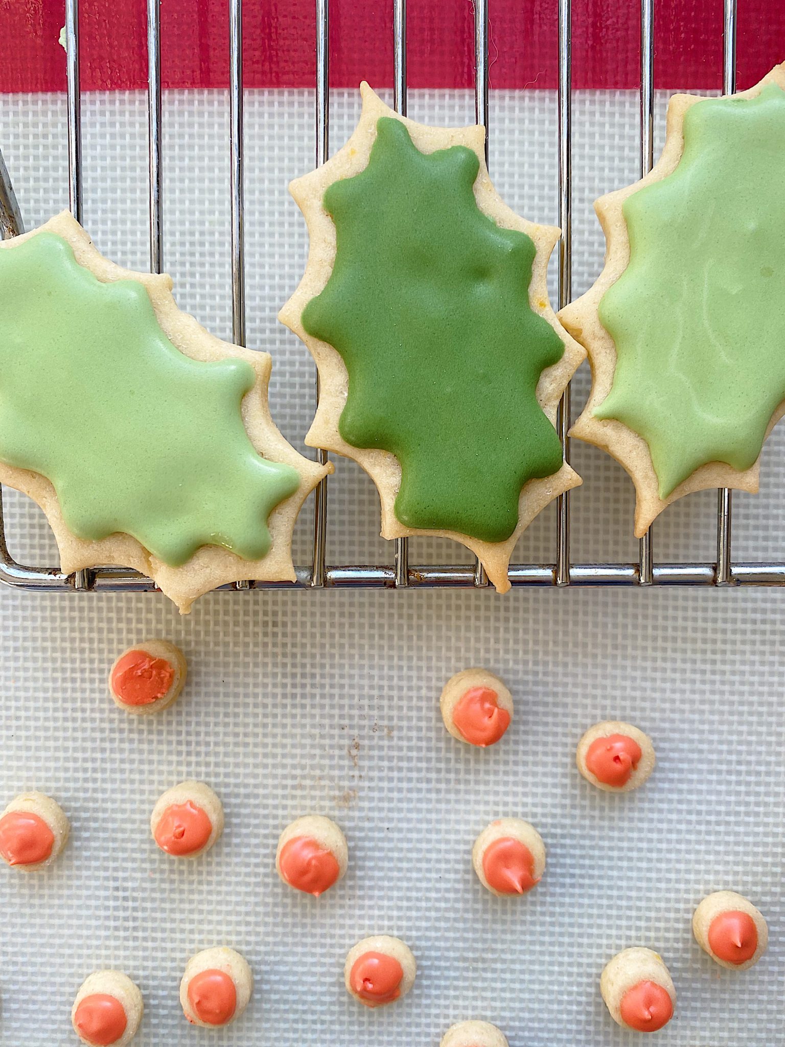 Christmas Cookie Wreath with Berries