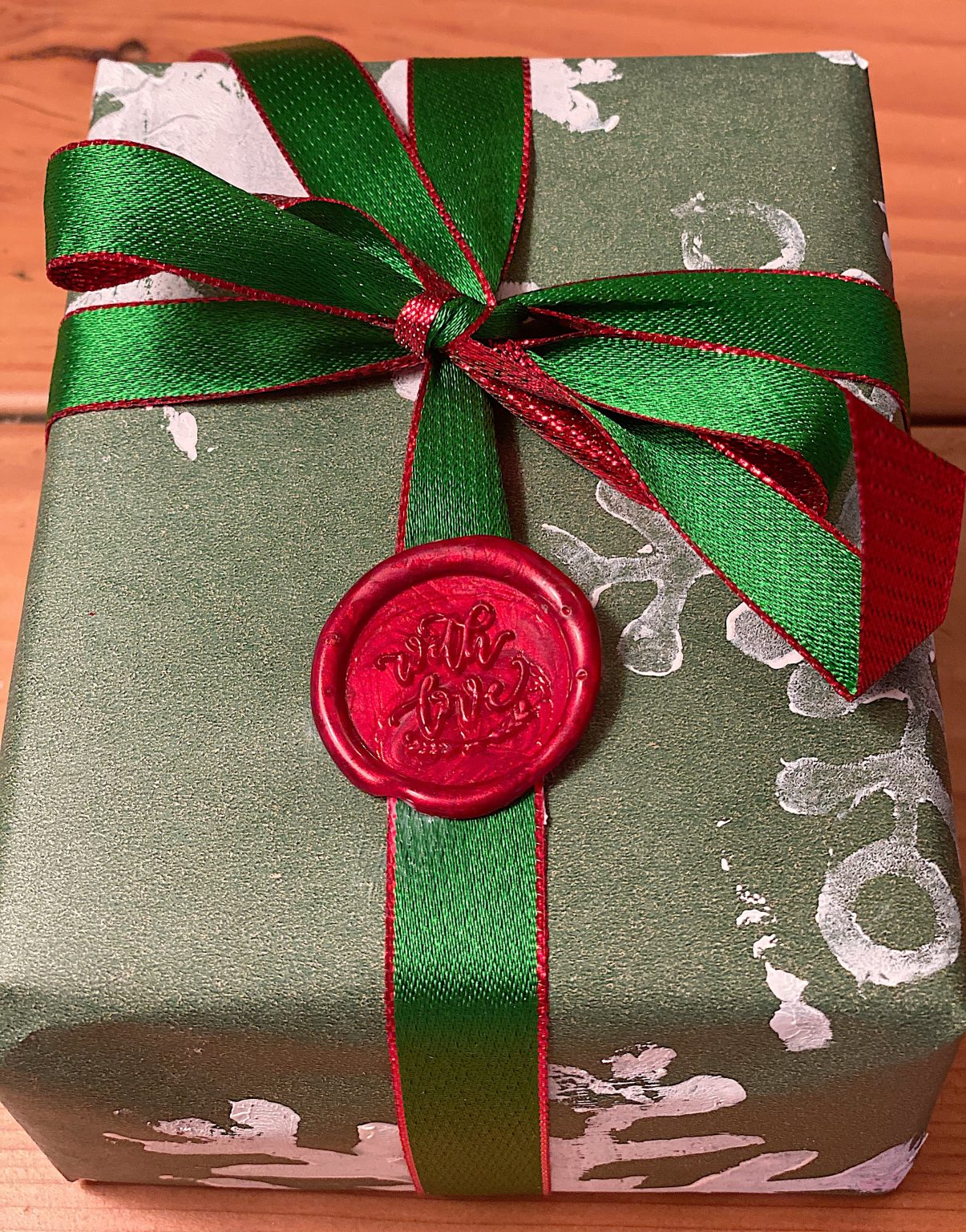 How to Use Wax Sealer on Gifts 1