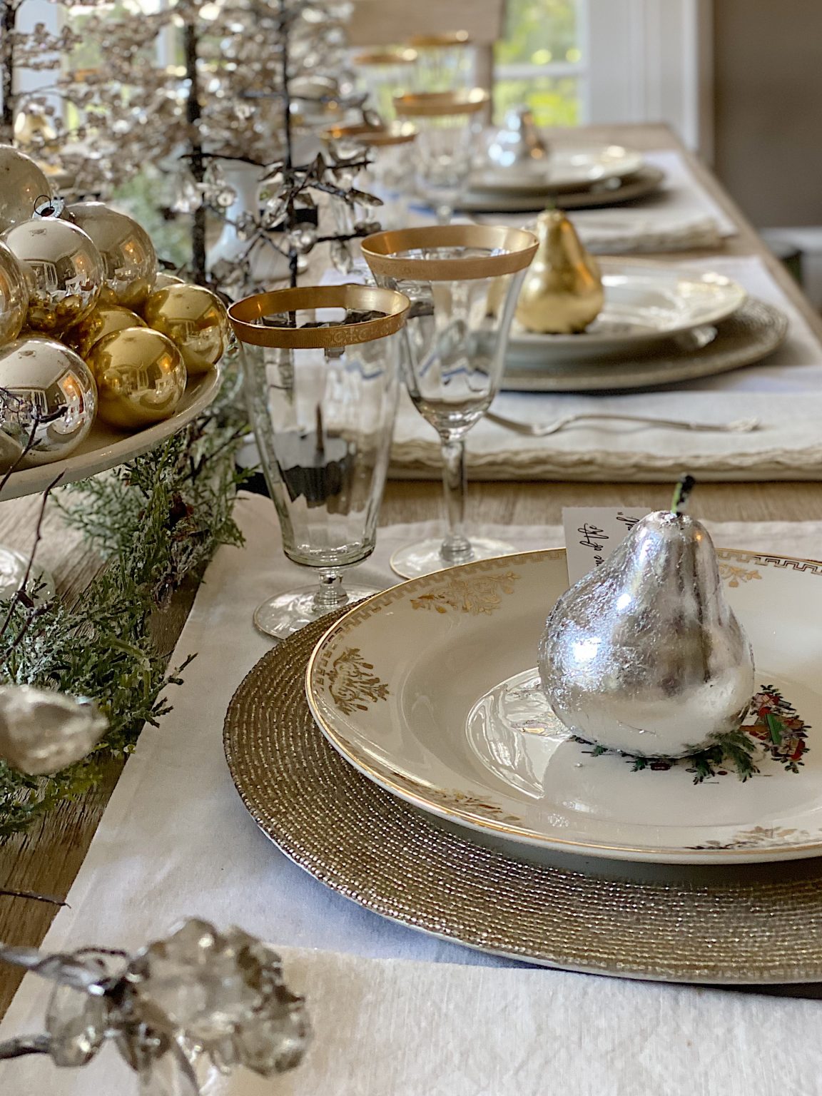 7 Creative Ideas to Set a Christmas Table - MY 100 YEAR OLD HOME