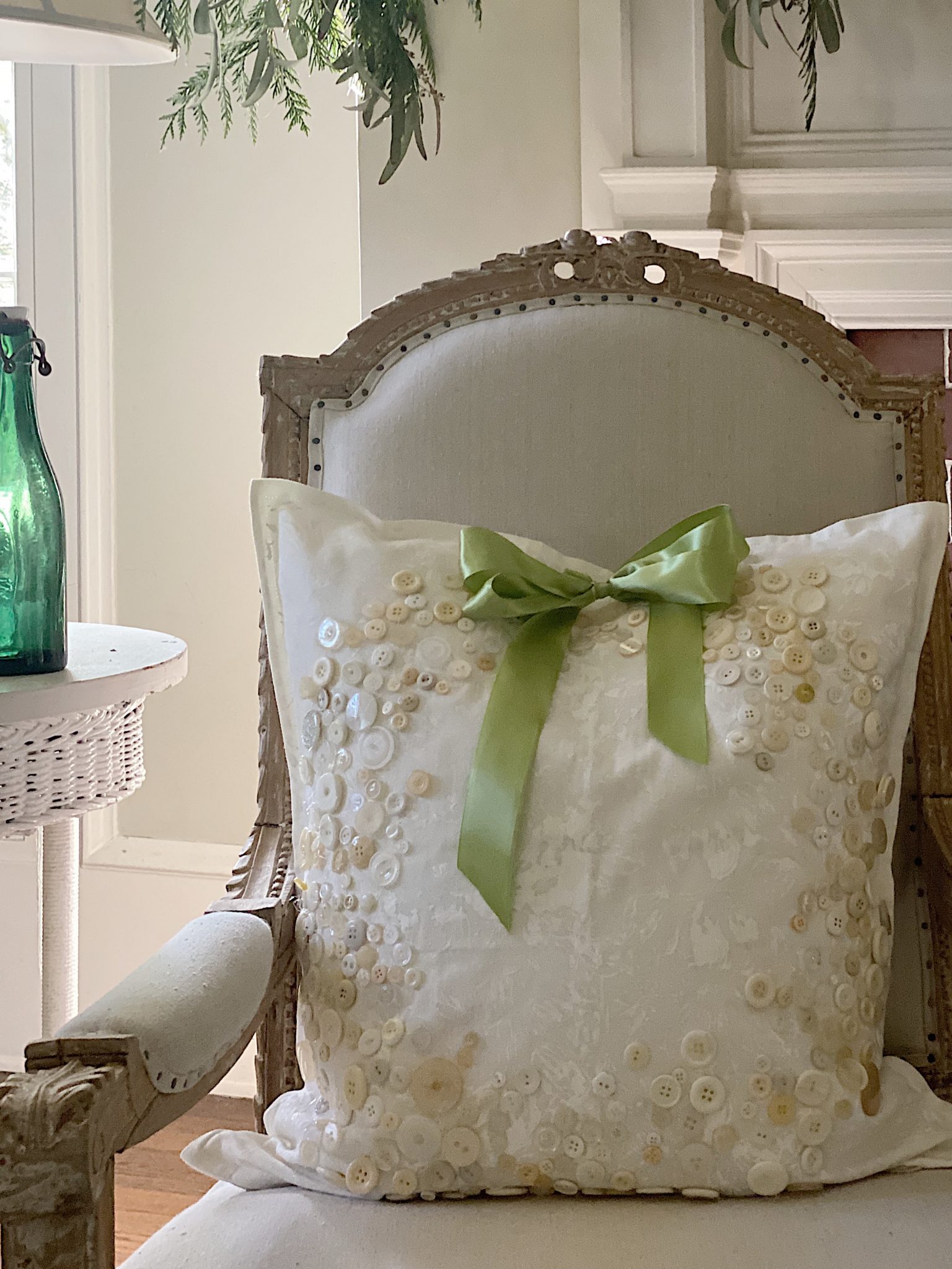 Christmas Crafts Button Wreath Pillow 1