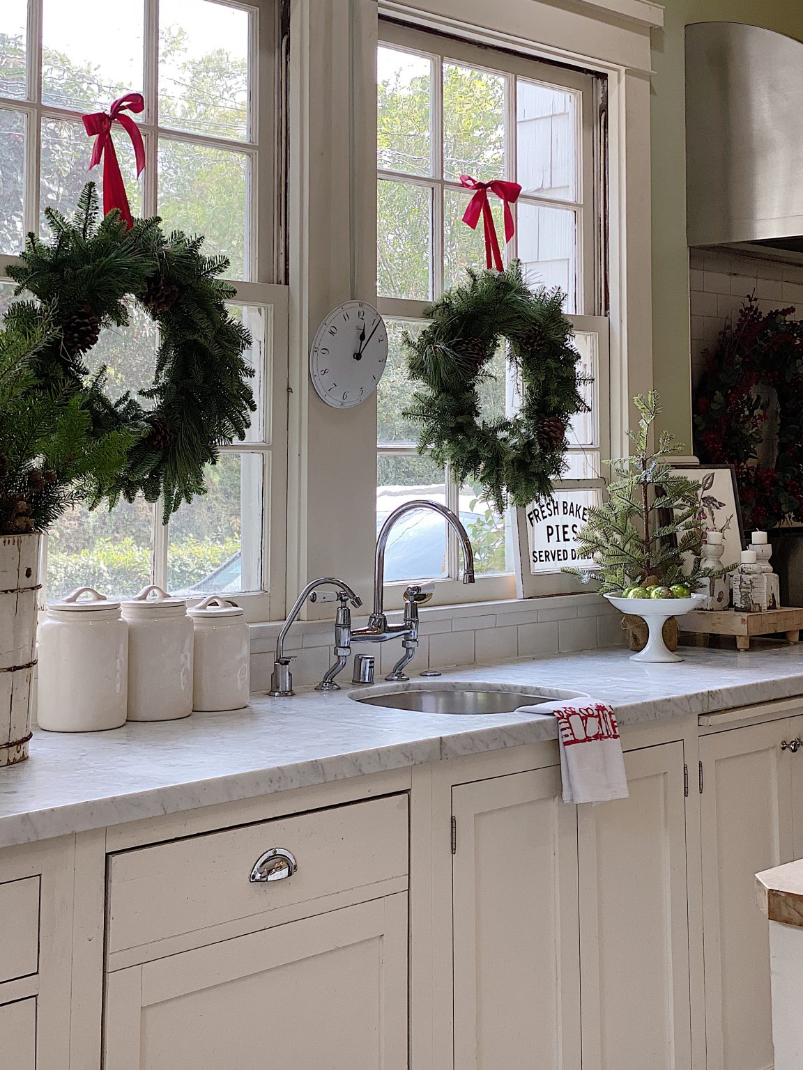 Christmas Kitchen Towels DIY - MY 100 YEAR OLD HOME