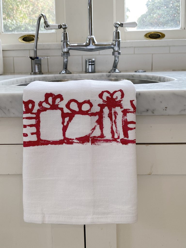 Christmas Kitchen Towels with a Glue Gun