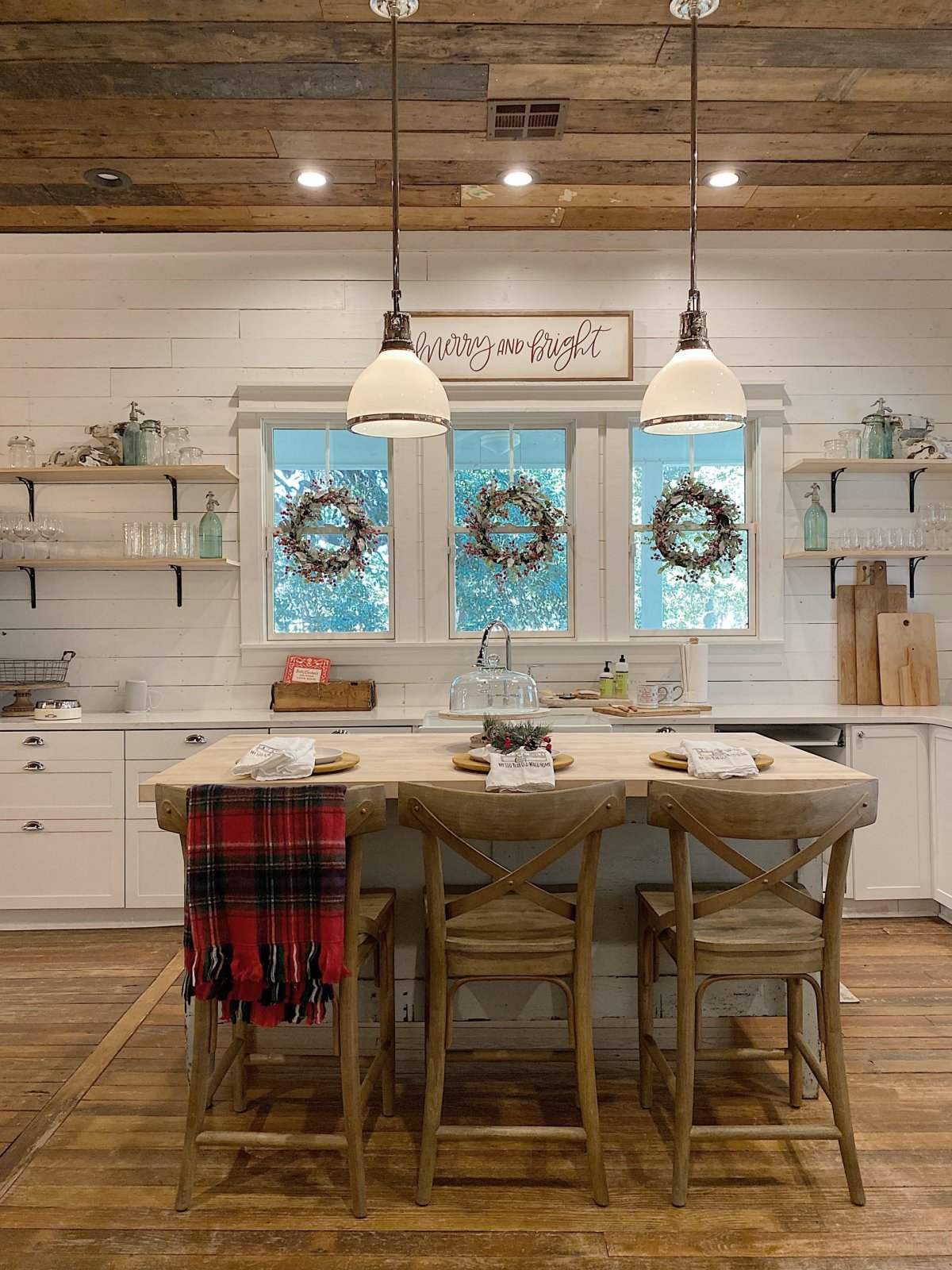 Decorating the Waco Kitchen for Christmas - MY 100 YEAR OLD HOME