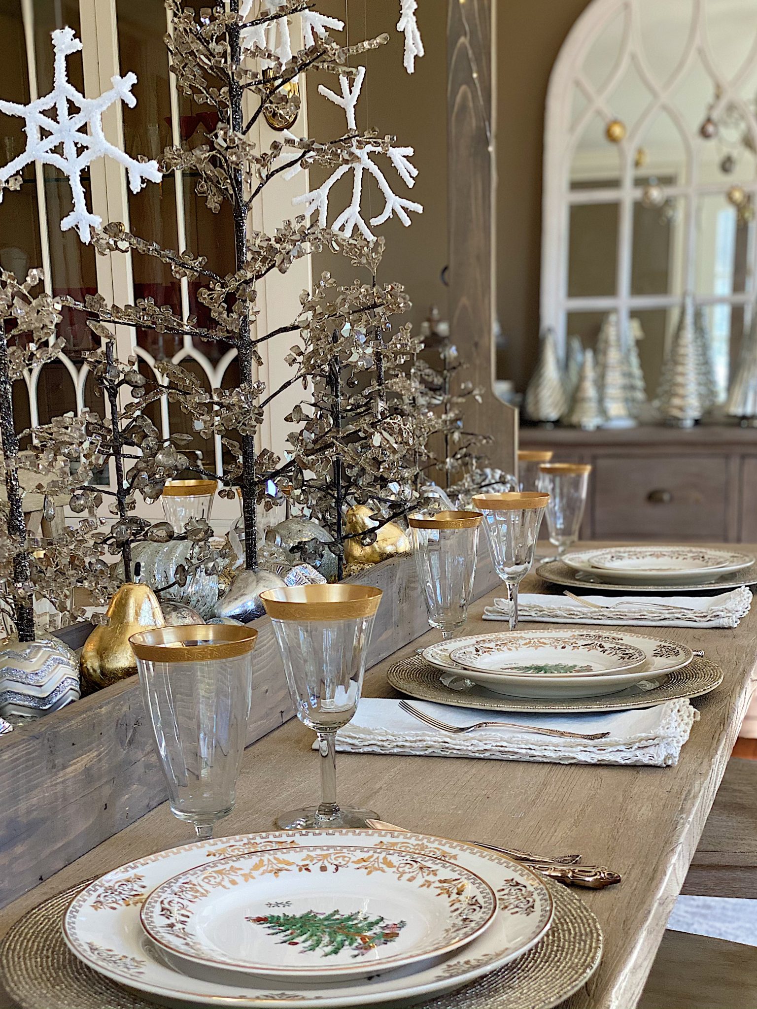 Dining Room Christmas Decor