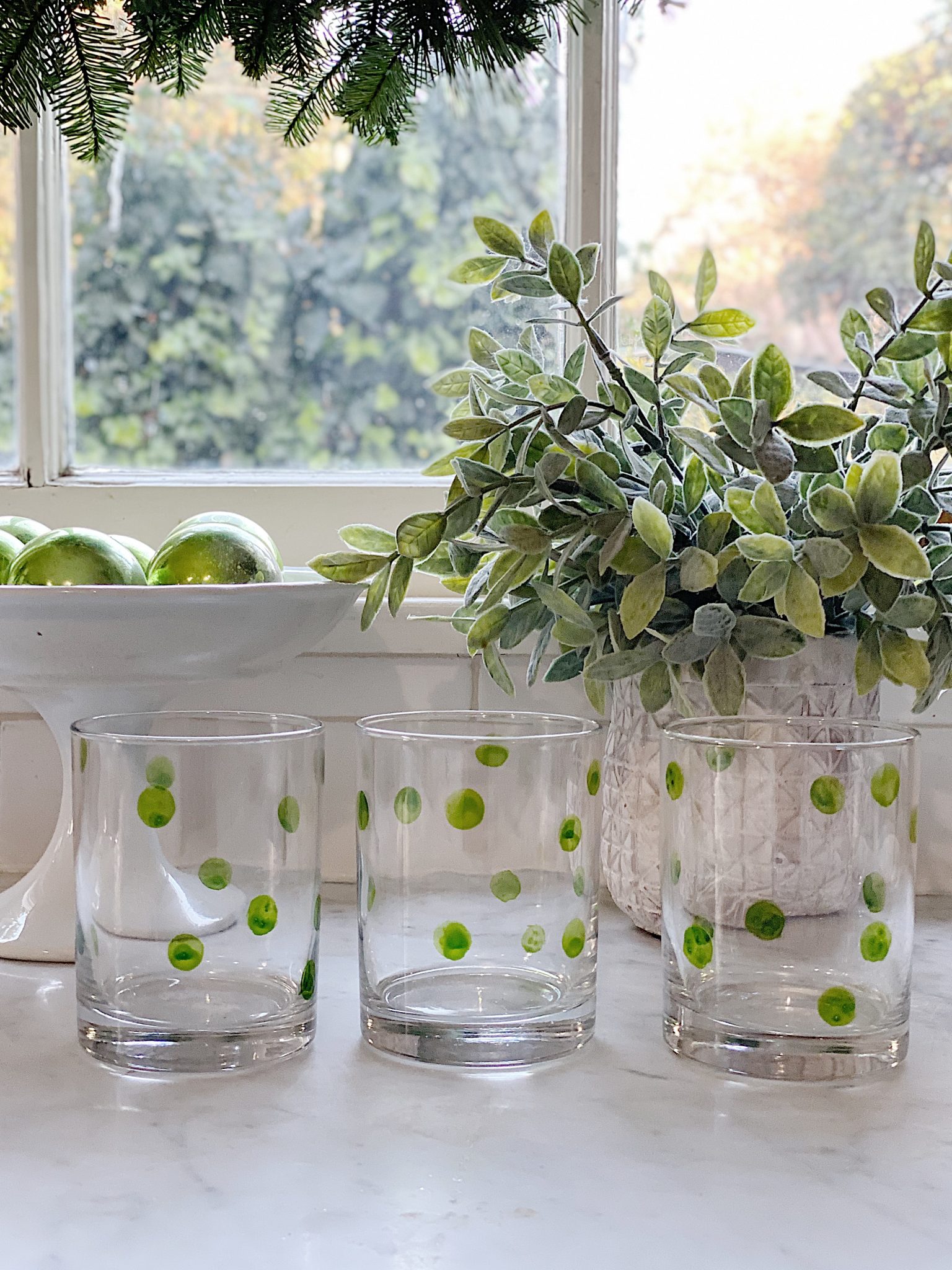 How to Paint Glasses with Polkadots