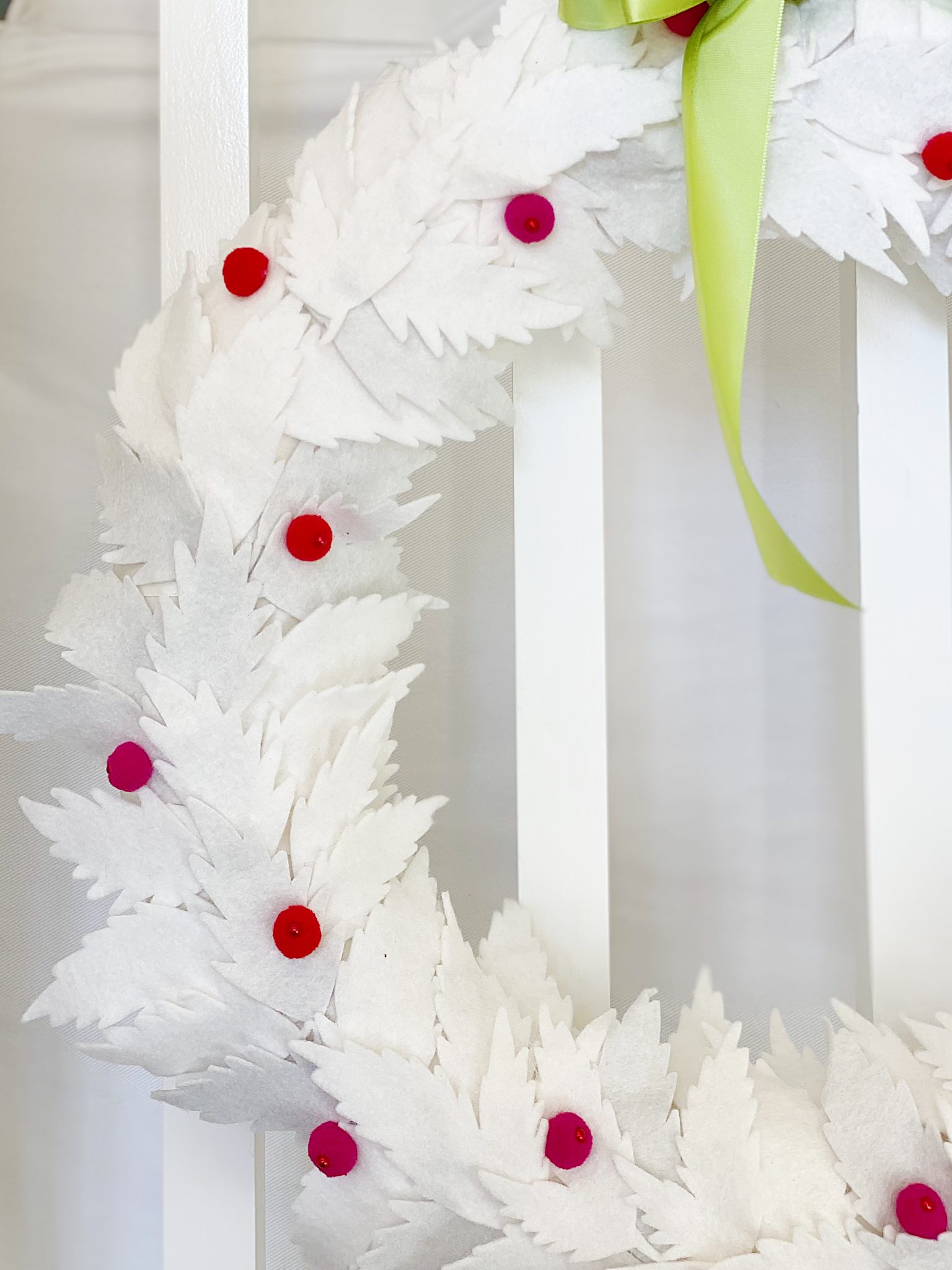 White Christmas Wreath Craft - MY 100 YEAR OLD HOME