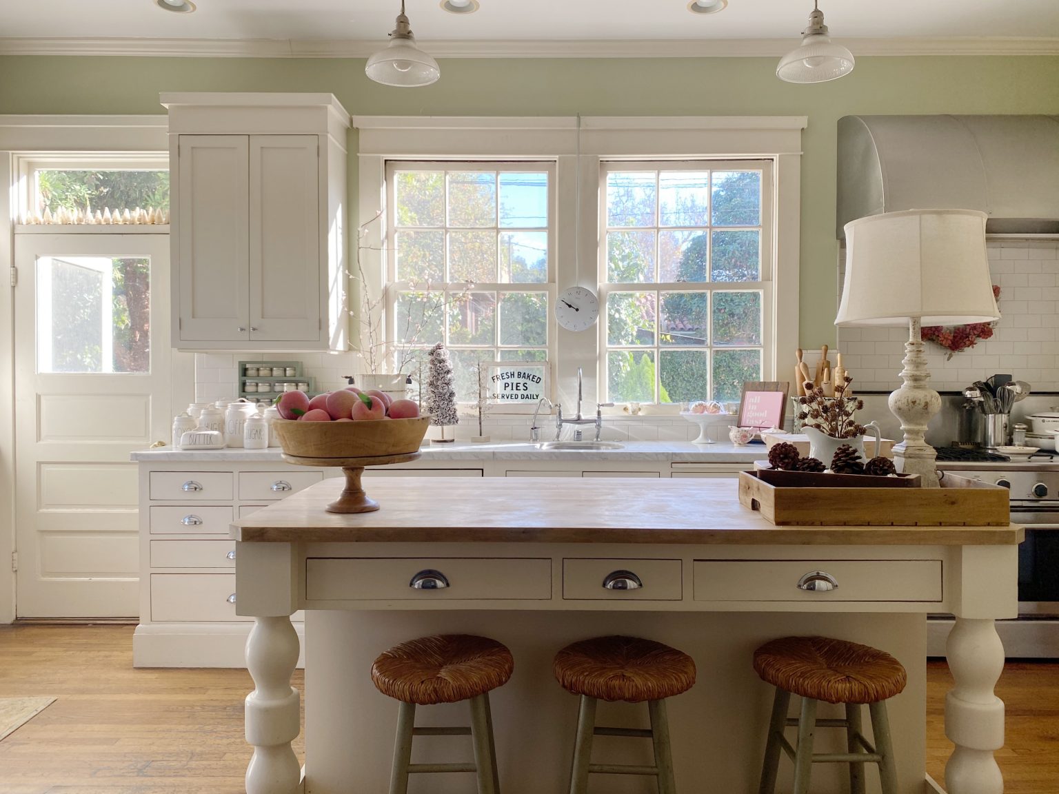 Farmhouse Kitchen Decor Ideas 1