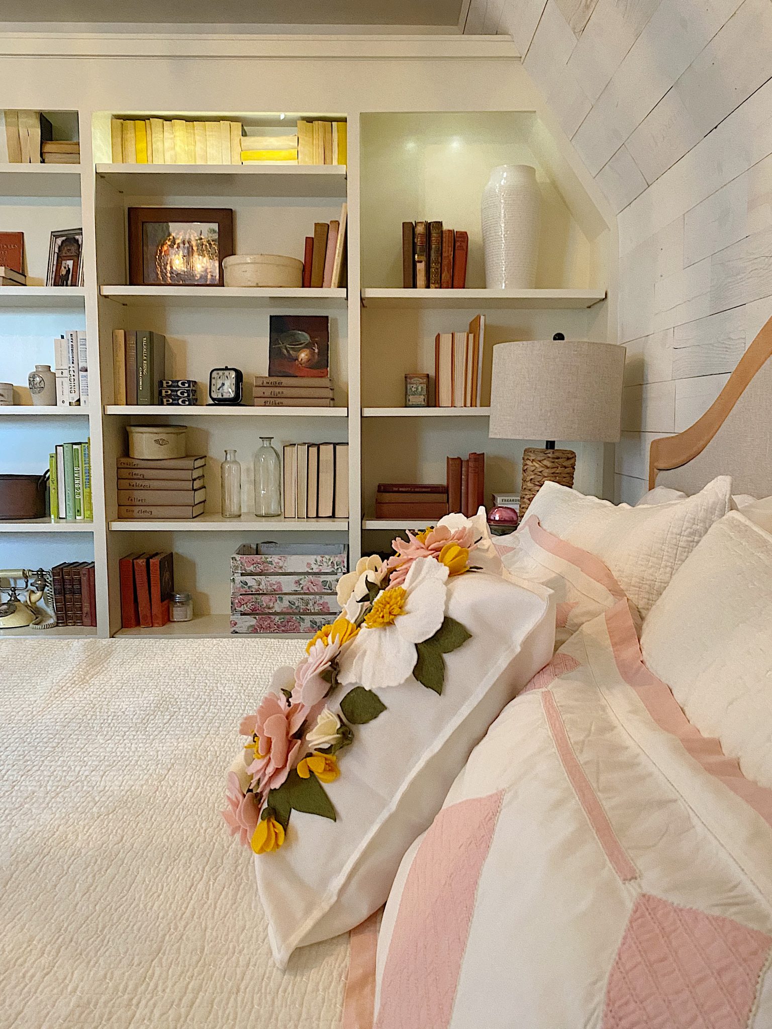 Guest Bedroom Pink Decor