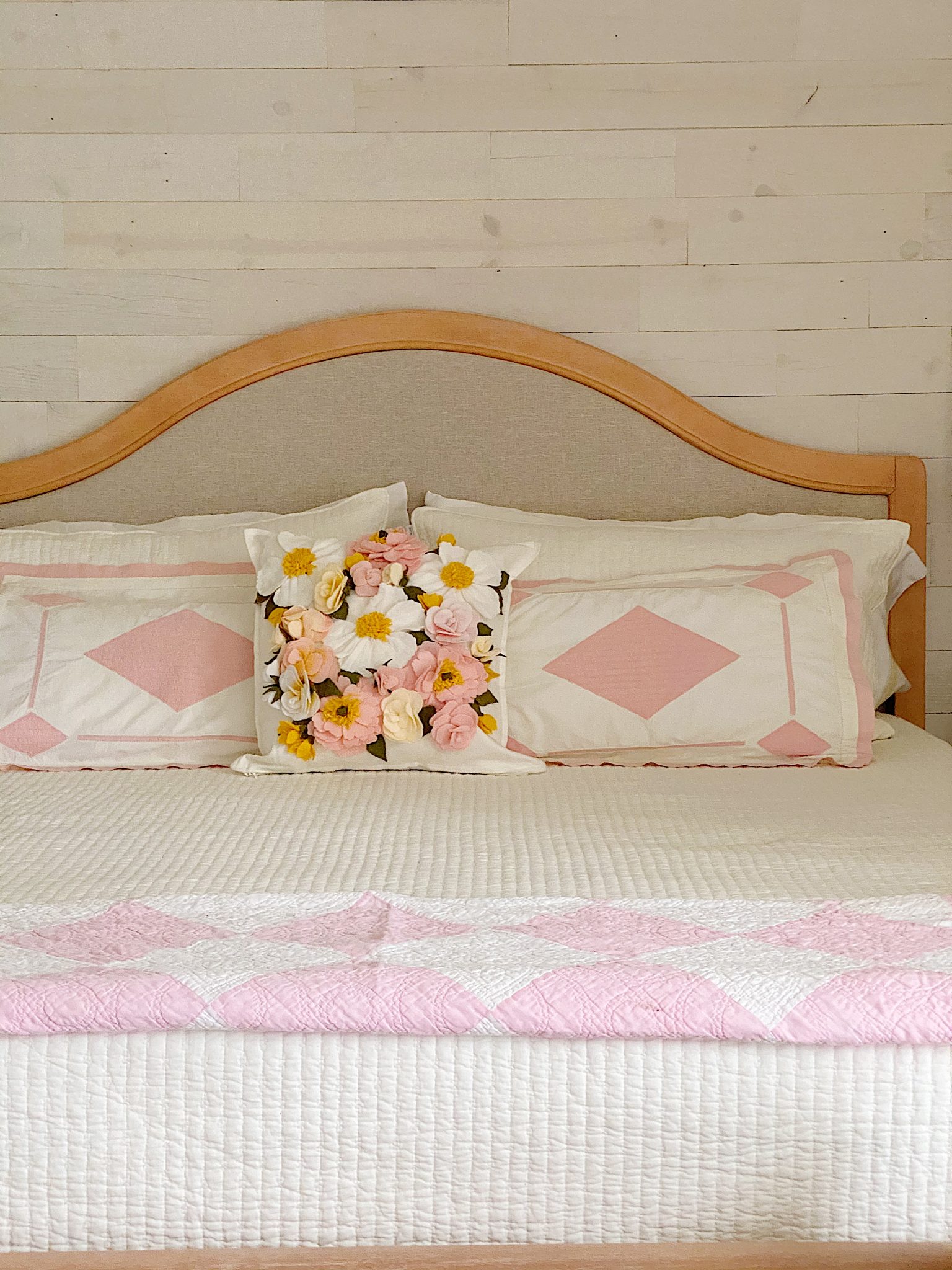 Guest Bedroom Pink Decor Ideas