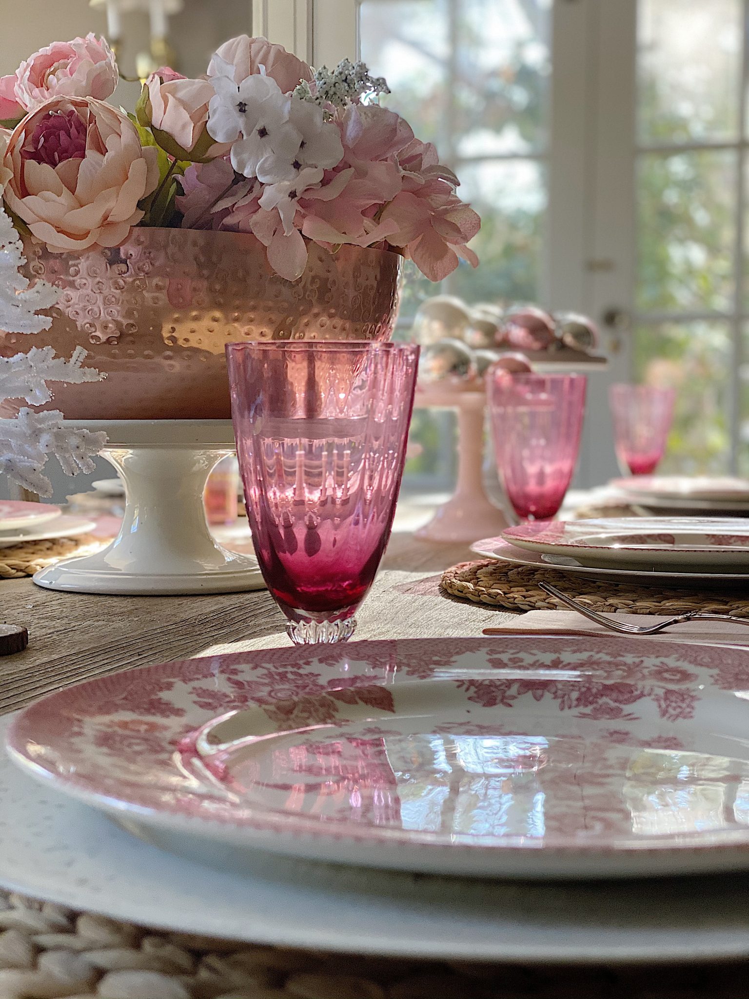Pink dining room
