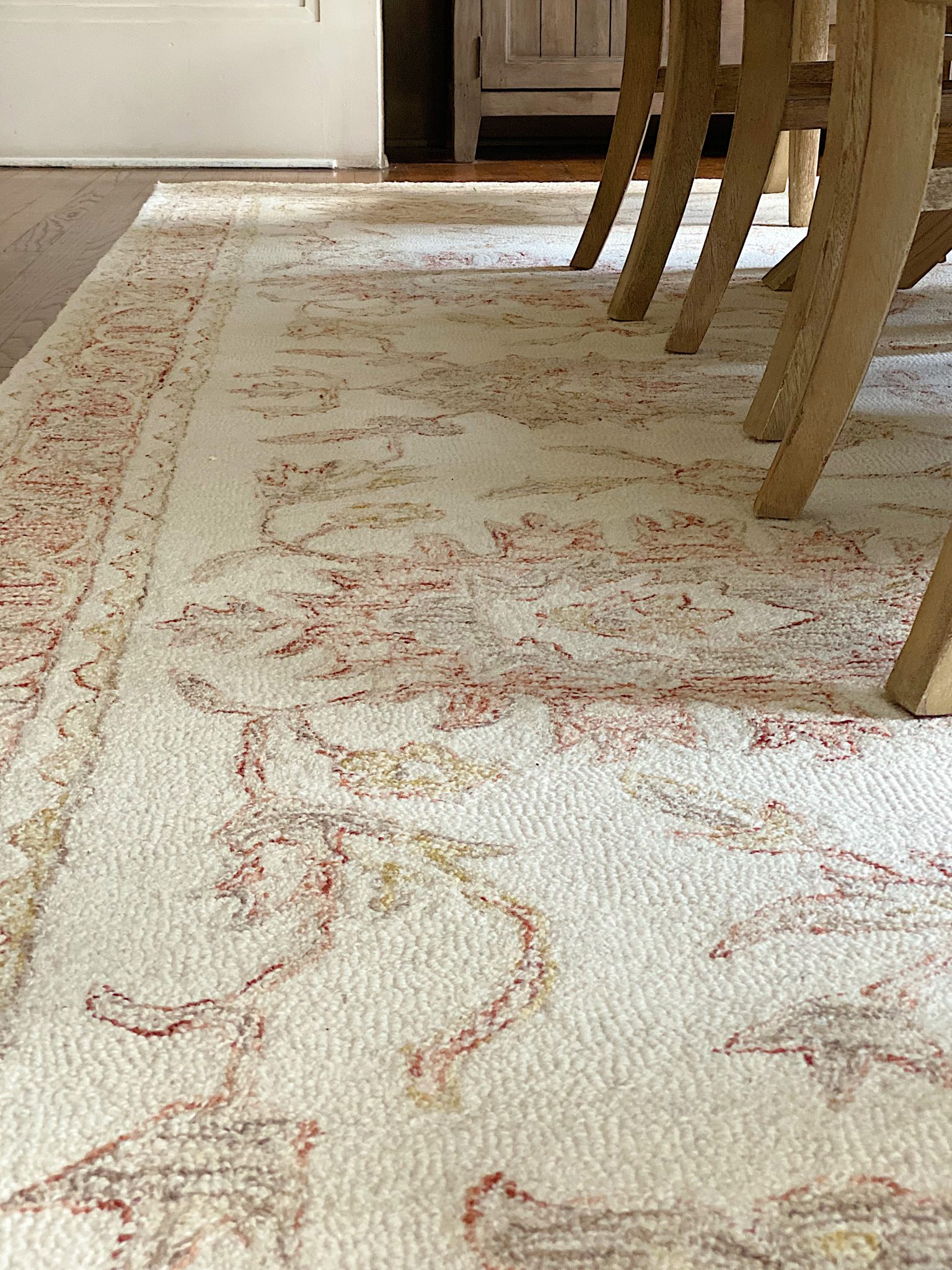 The Best Farmhouse Dining Room Rug