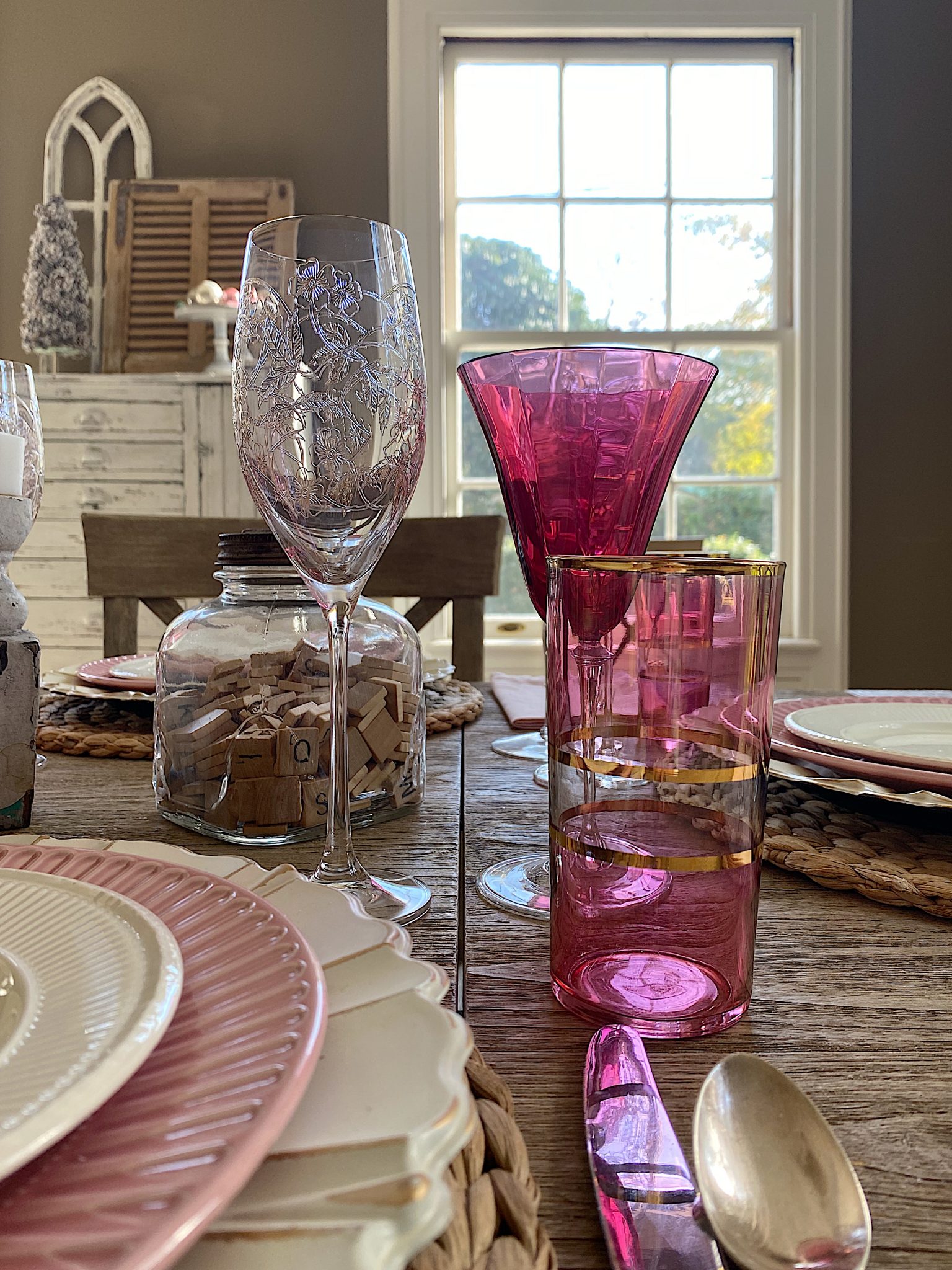 The Best Farmhouse Dining Room Table