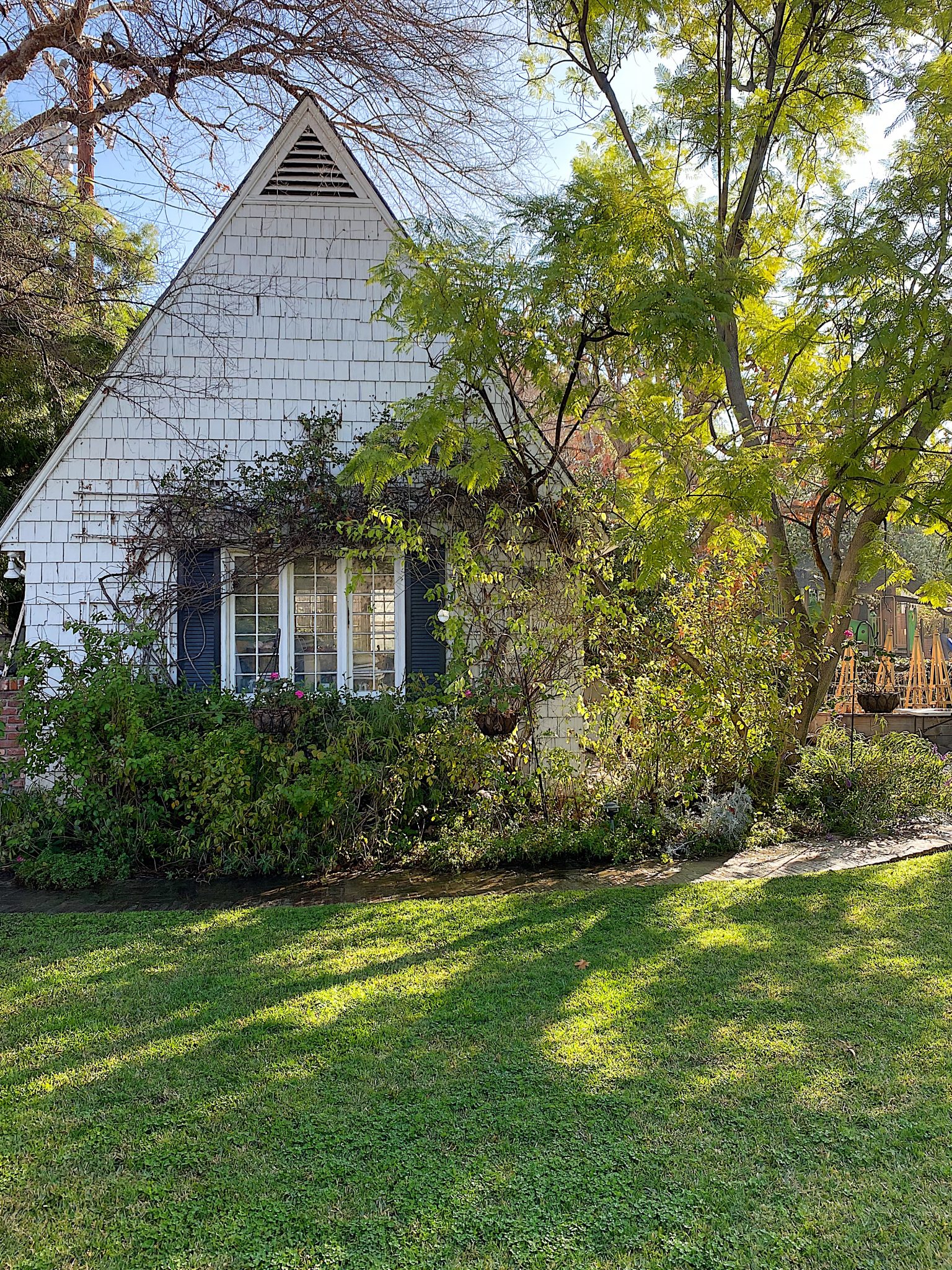 Carriage-House-in-the-Backyard