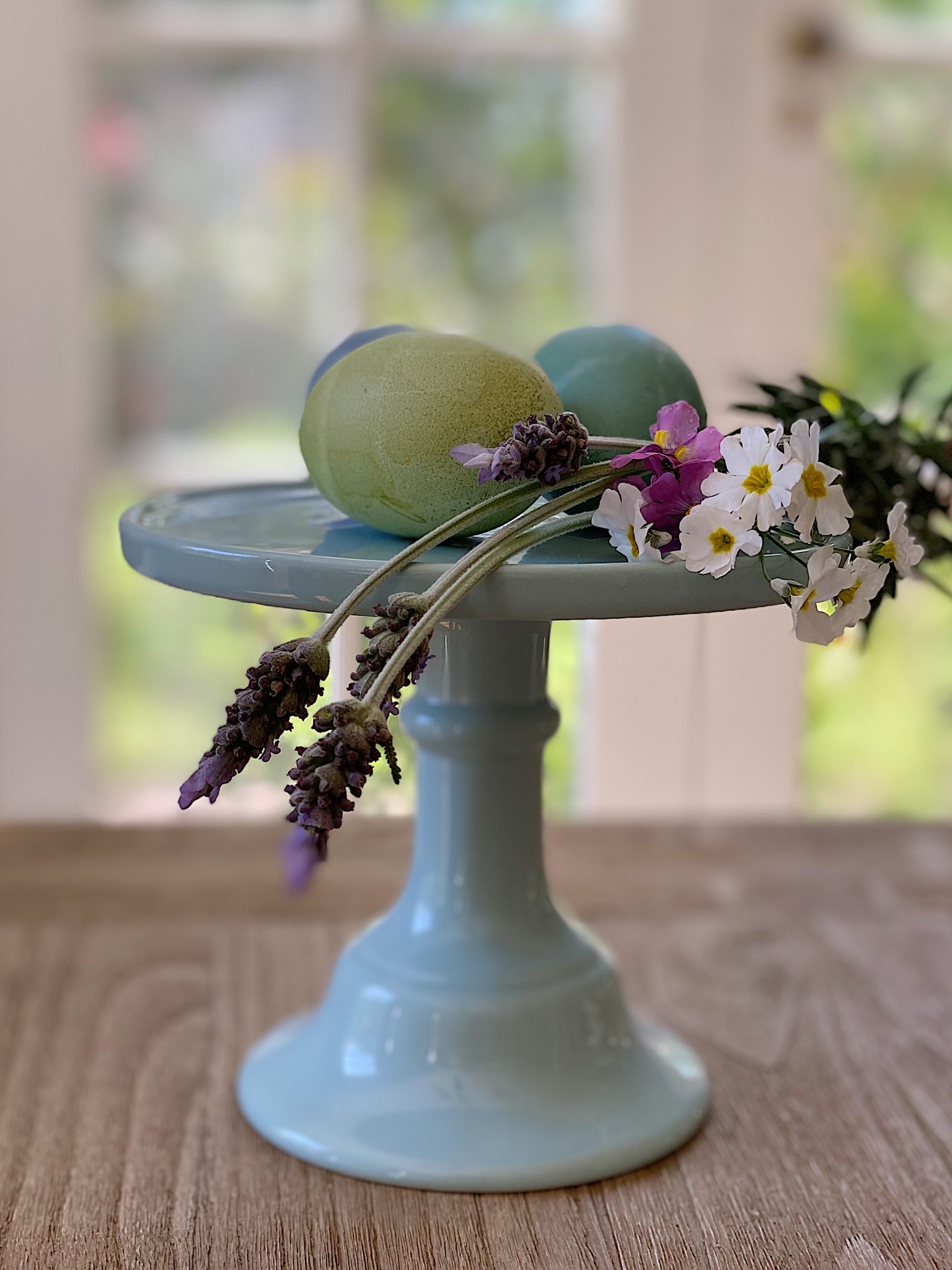 How to Dye Easter Eggs