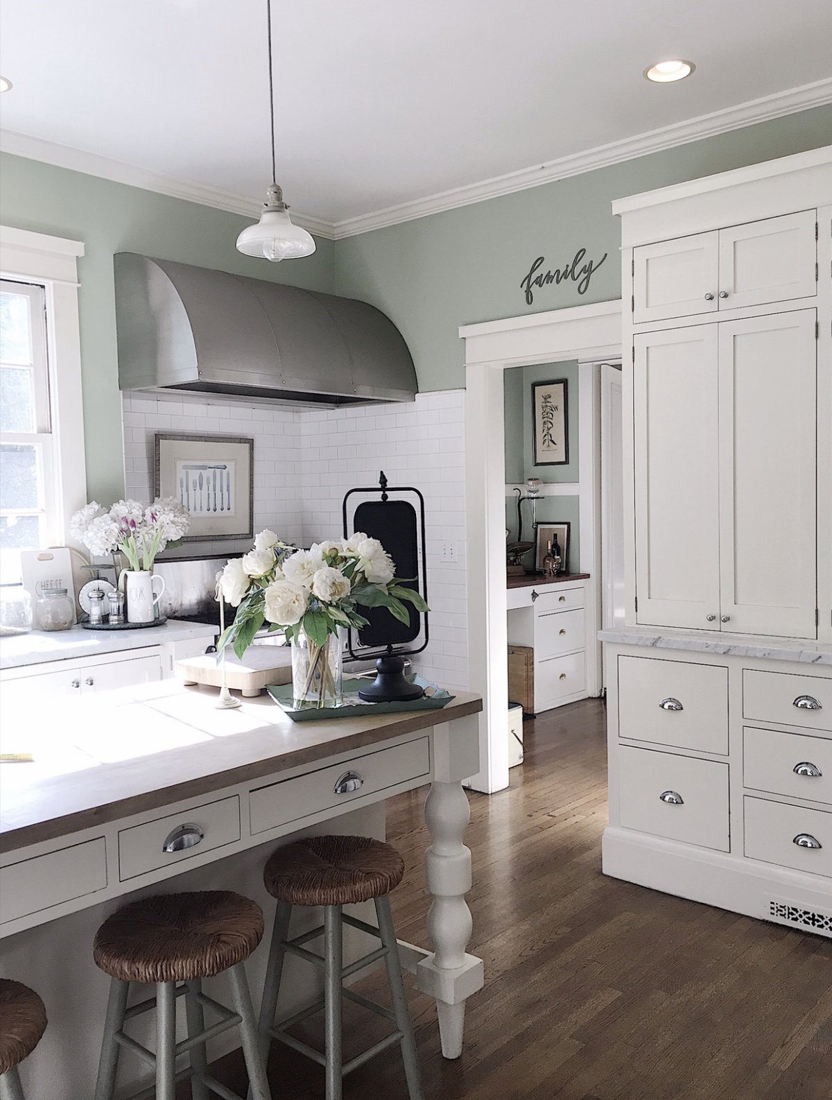 Farmhouse-Kitchen-White