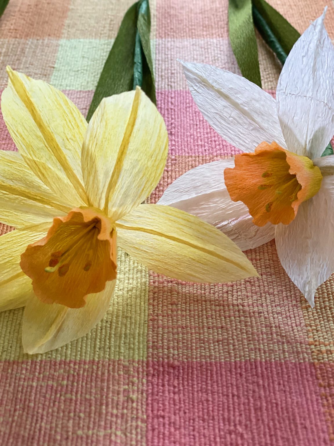 How to Make Easy Paper Daffodils Flowers - MY 100 YEAR OLD HOME