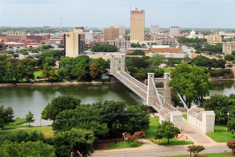 The Airbnb Waco Fixer Upper - Sunday Morning Coffee - MY 100 YEAR OLD HOME