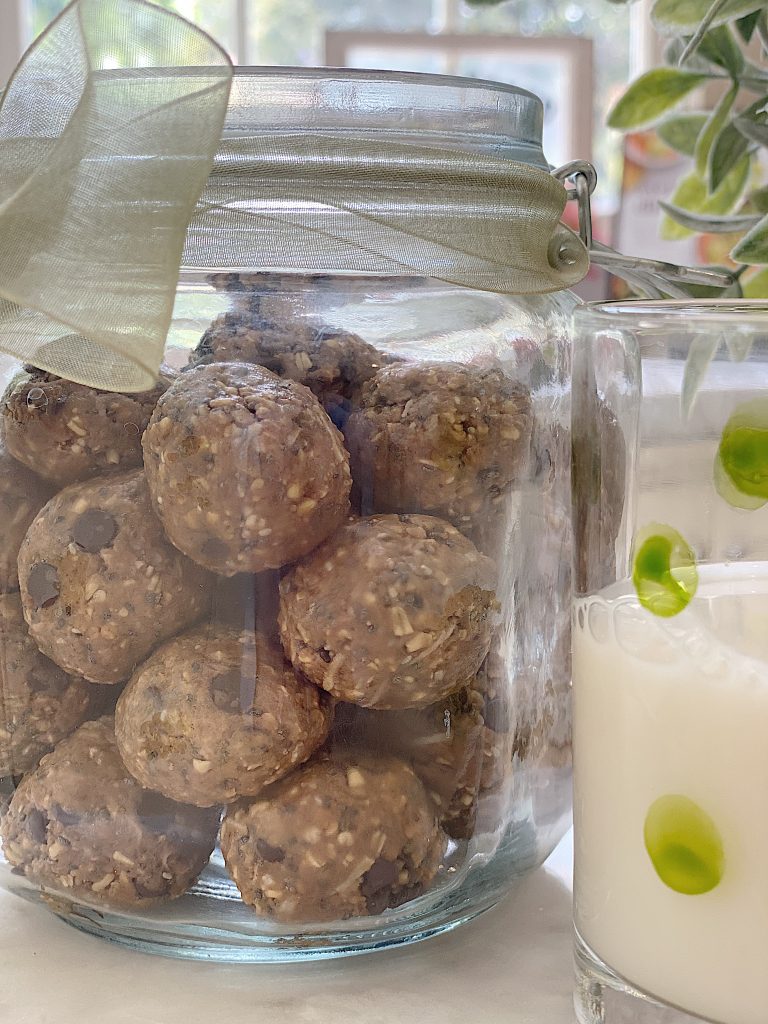 Easy Healthy Snack - Protein Balls with Peanut Butter