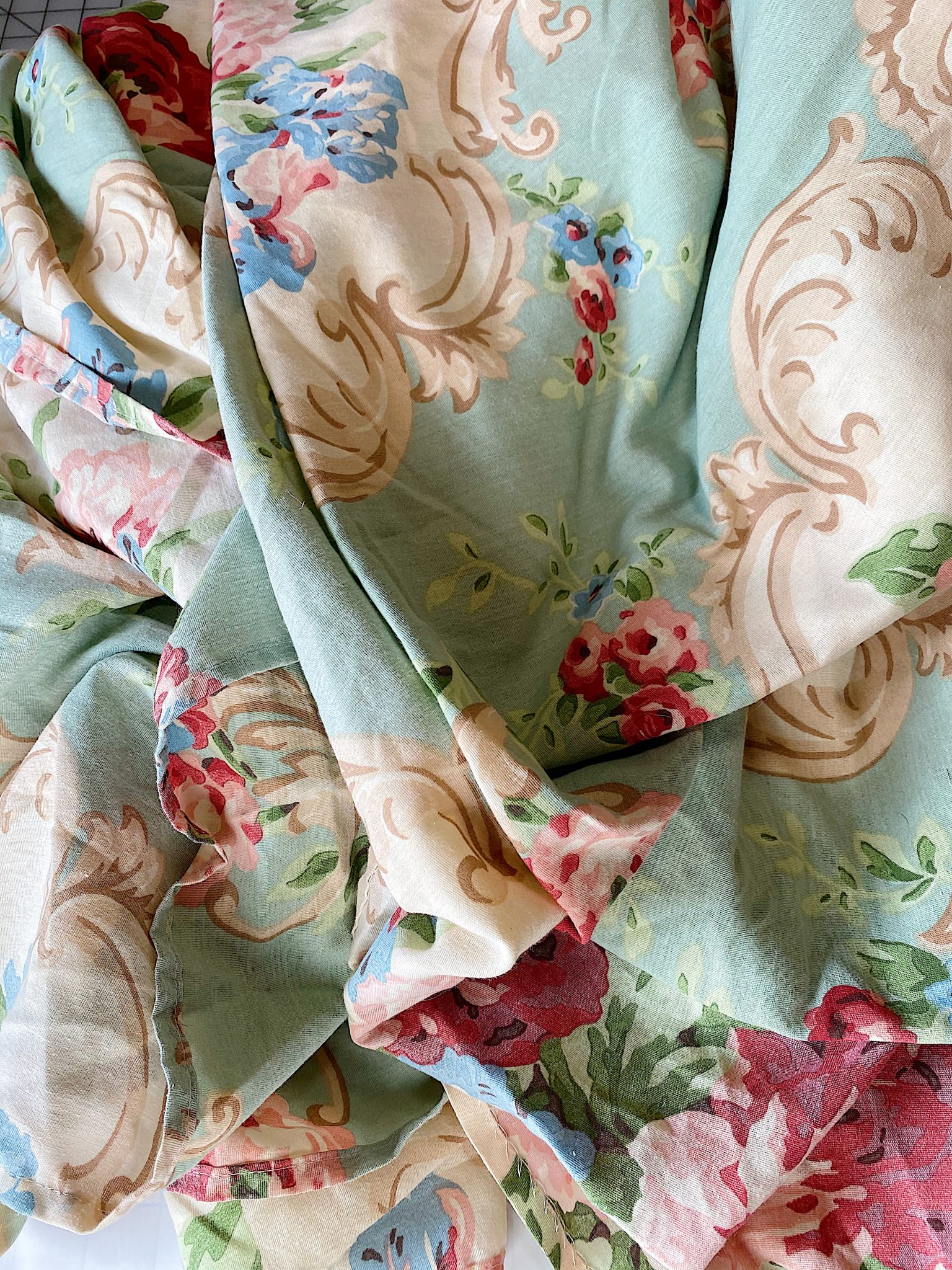 How to Make a Flower Craft Pillow with Old Fabric