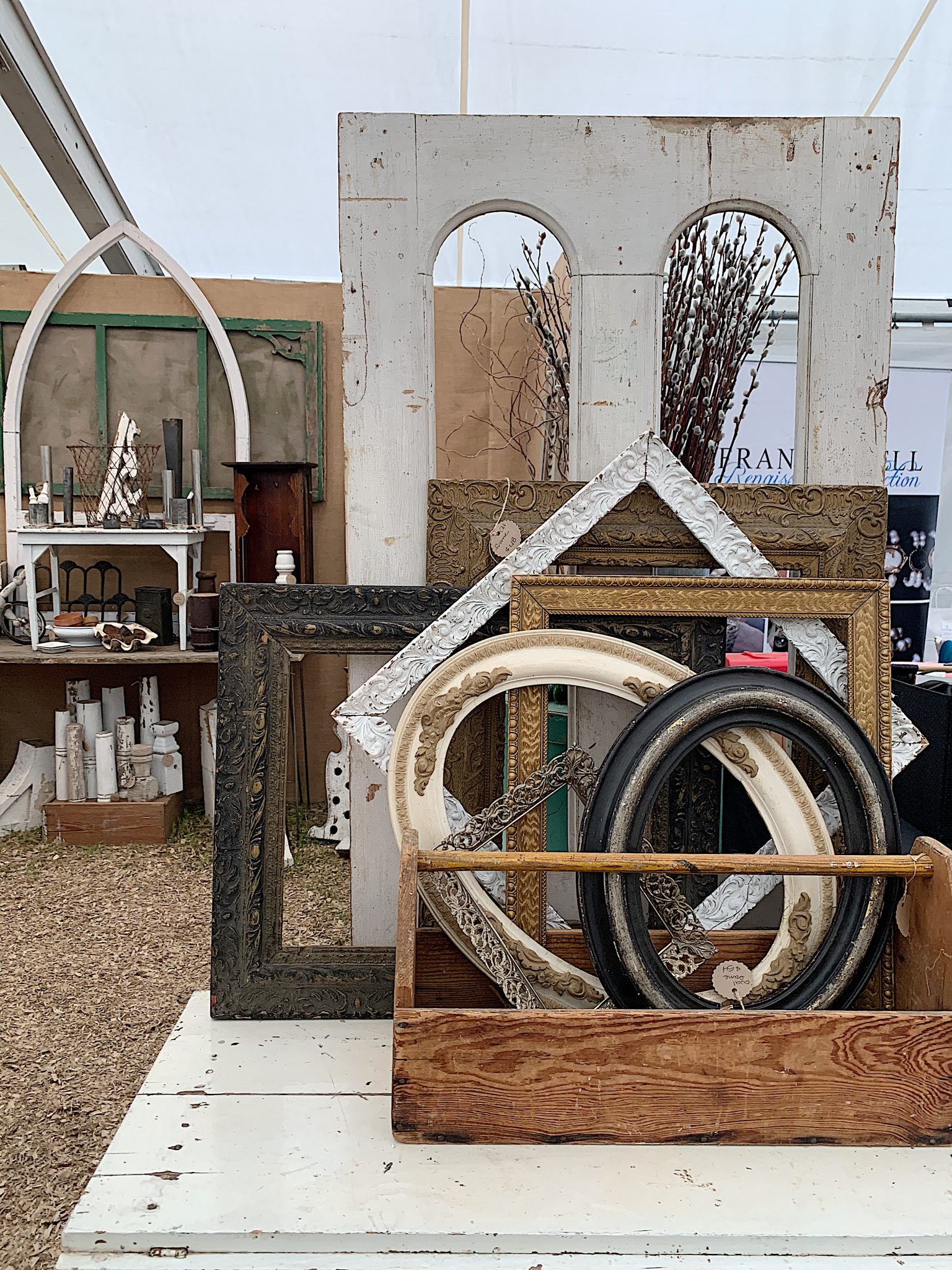 How to Plan a Trip to the Round Top Vintage Market