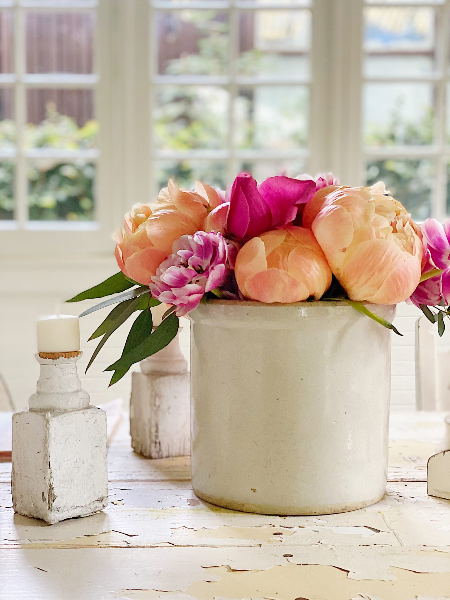 How to Decorate Flowers in a Crock