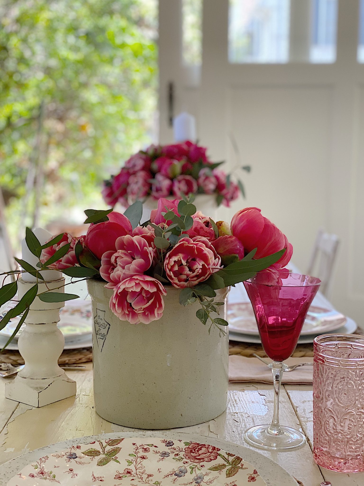 How to Decorate Flowers in a Crock