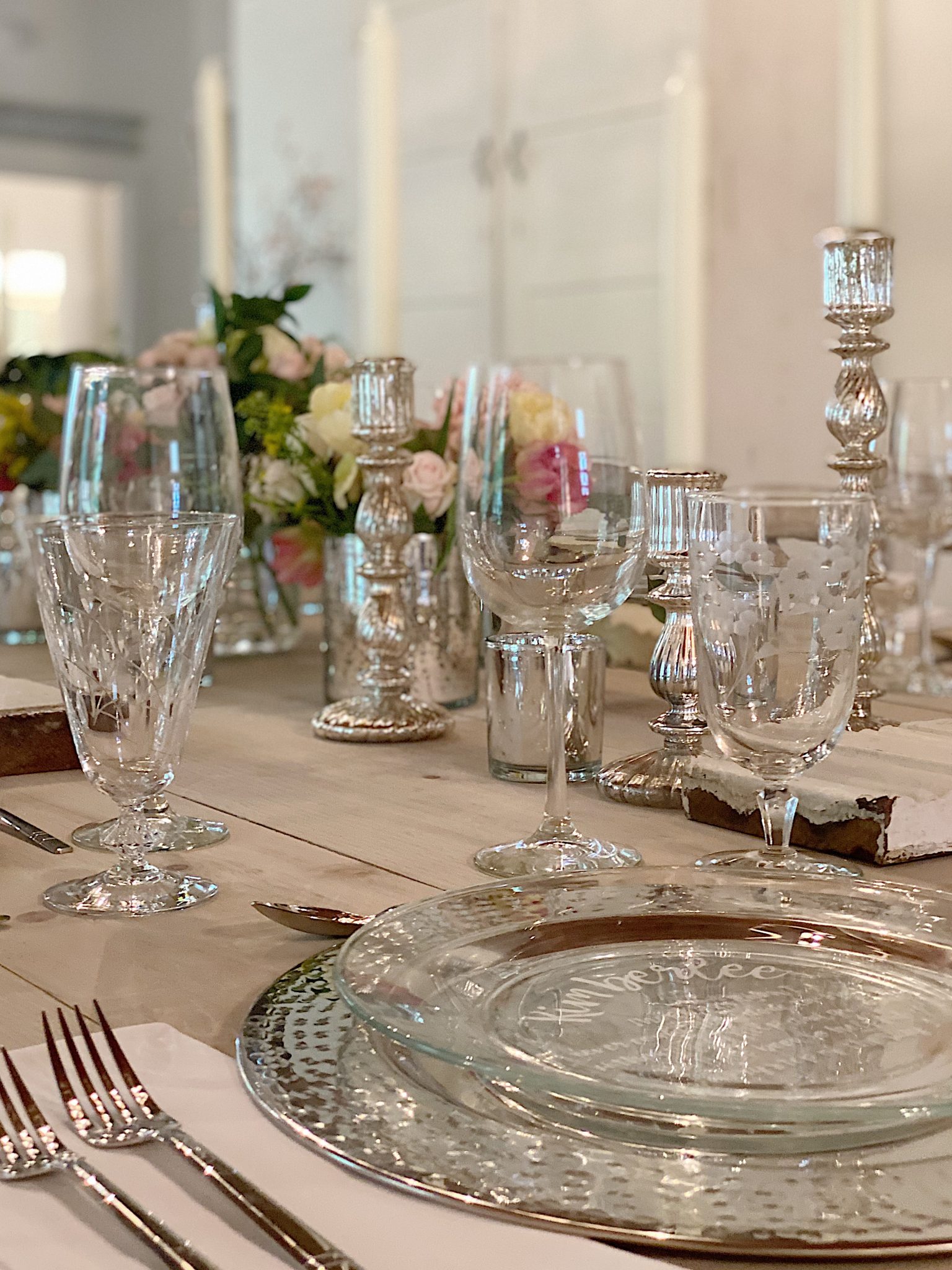 Tablesetting for Dinner with Friends