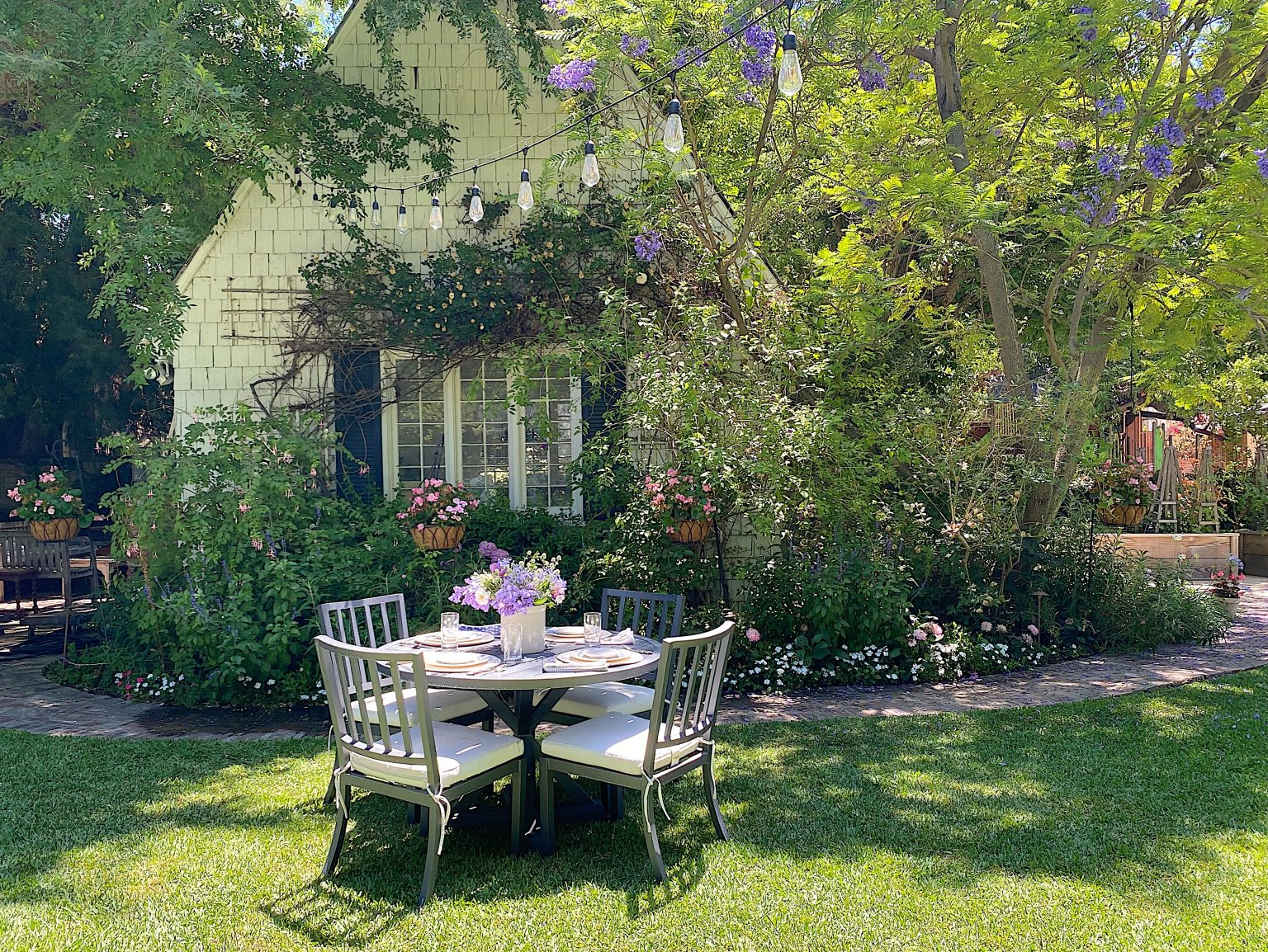 We are just less than a week until the 4th of July and I wanted to share some fun patriotic decor you can make to help you celebrate the weekend!