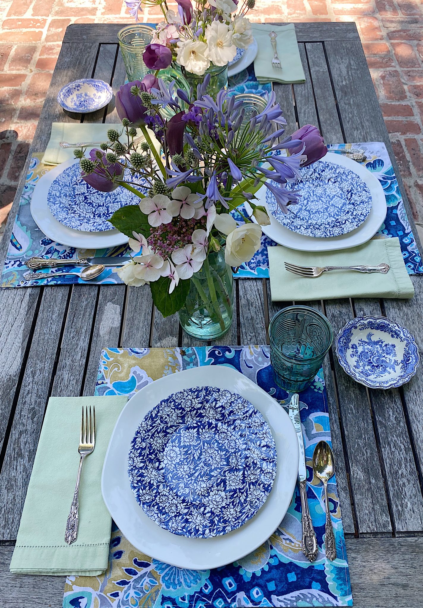 Al Fresco Dining Poolside Style