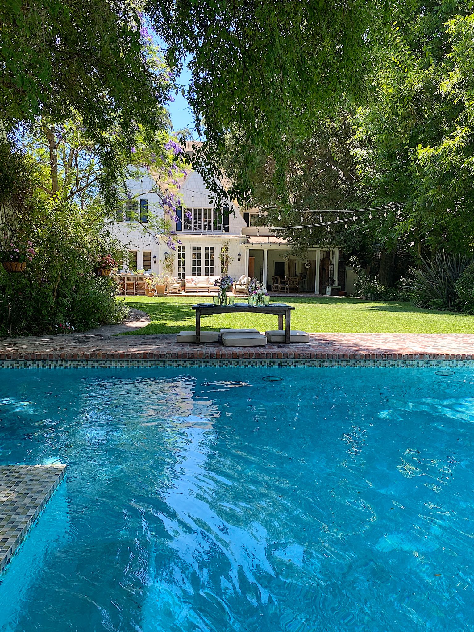 Al Fresco Dining Poolside Style