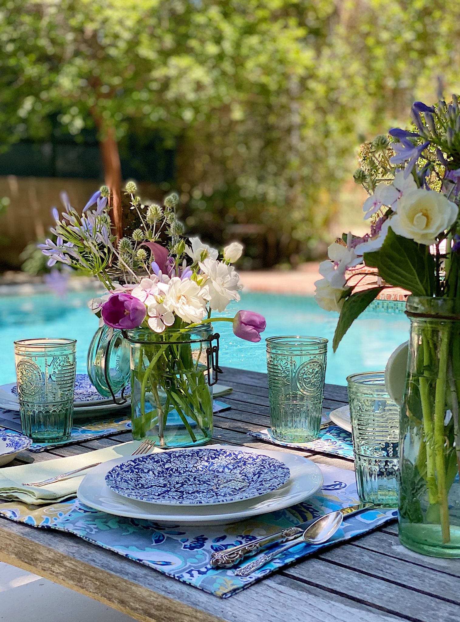 Al Fresco Dining by the Pool