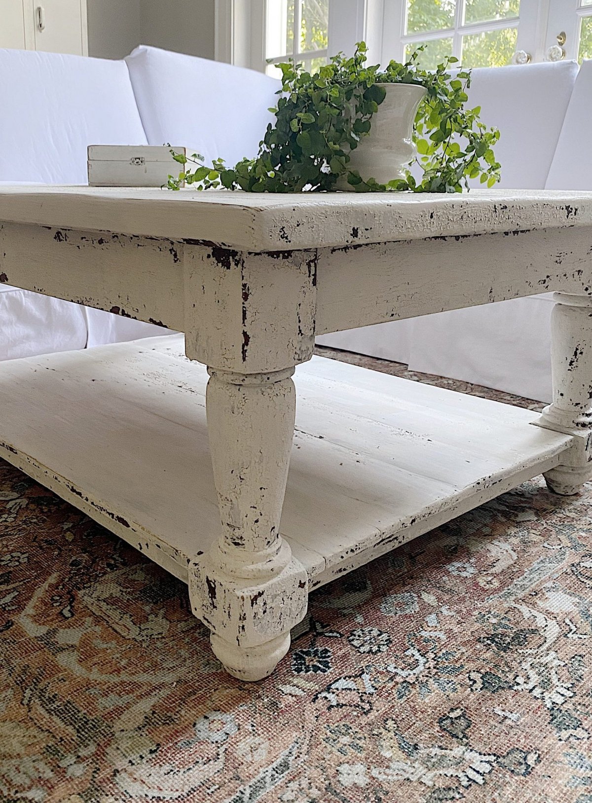 How to Refinish a Coffee Table