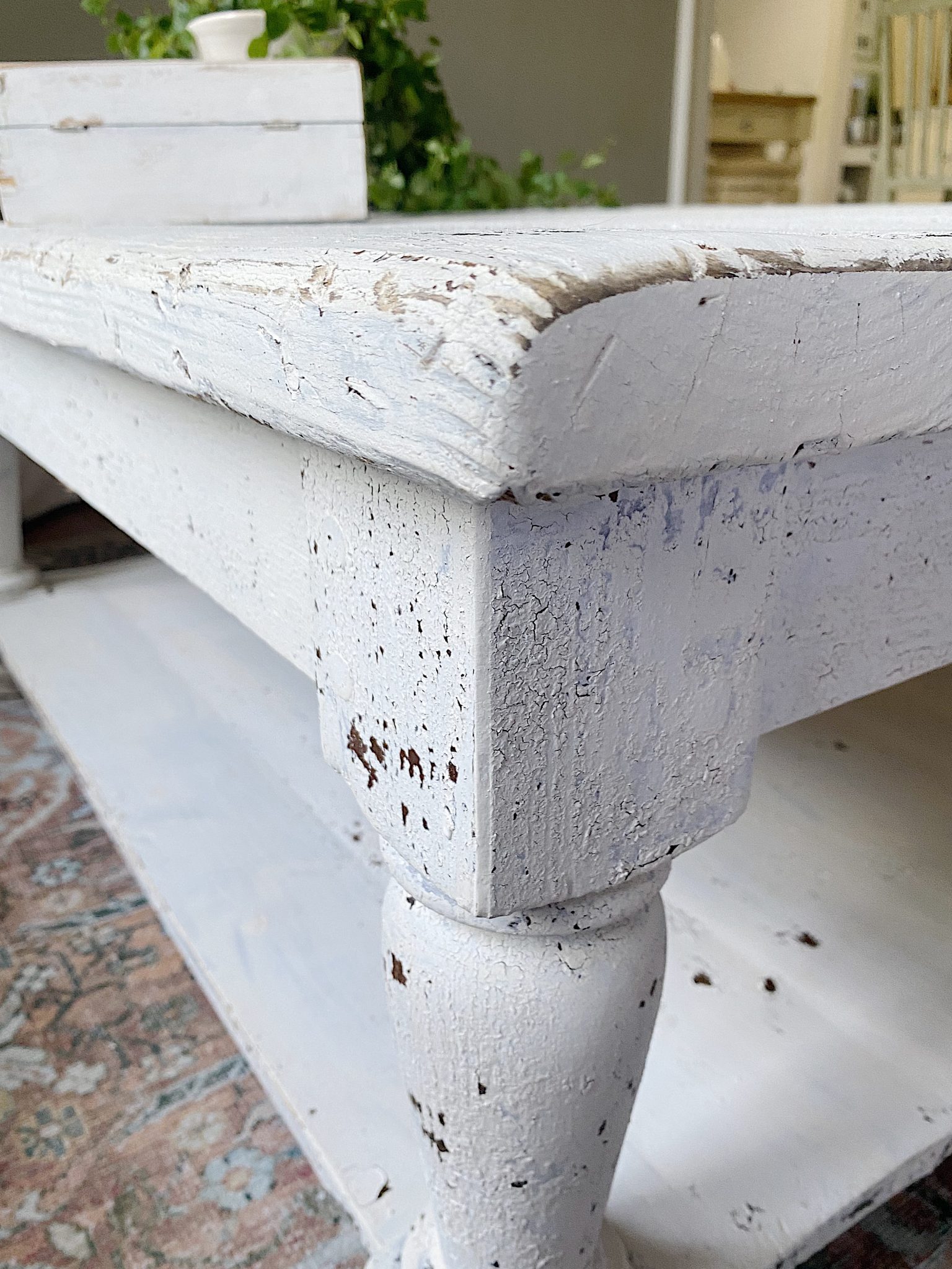How to Refinish a Table Farmhouse Style