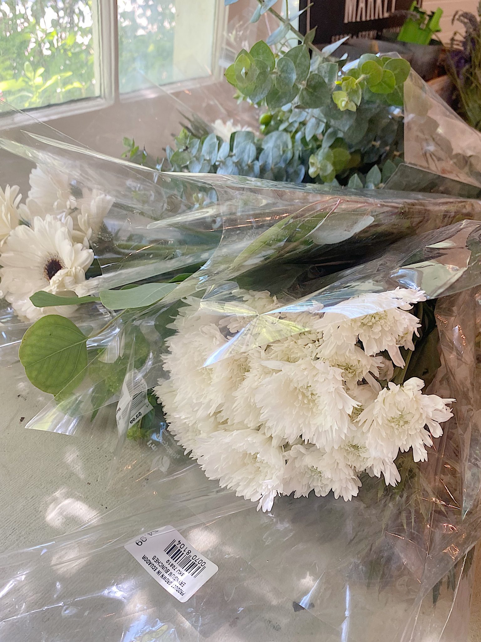 Arranging Flowers for Outdoor Dining