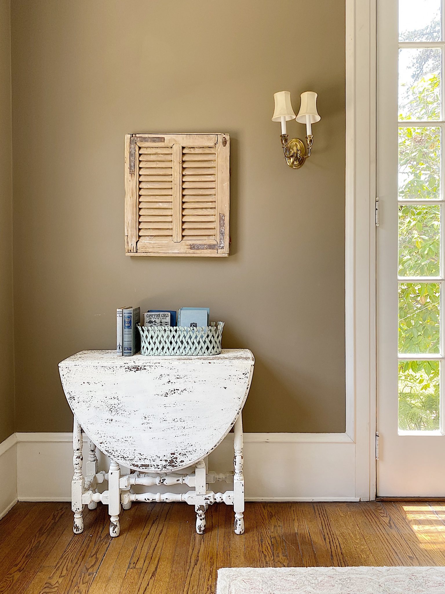 Decorating a Modern Farmhouse Dining Room
