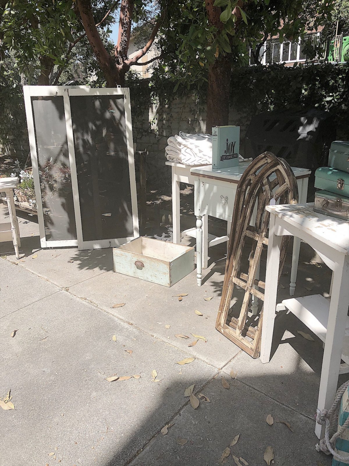flea market vintage shopping