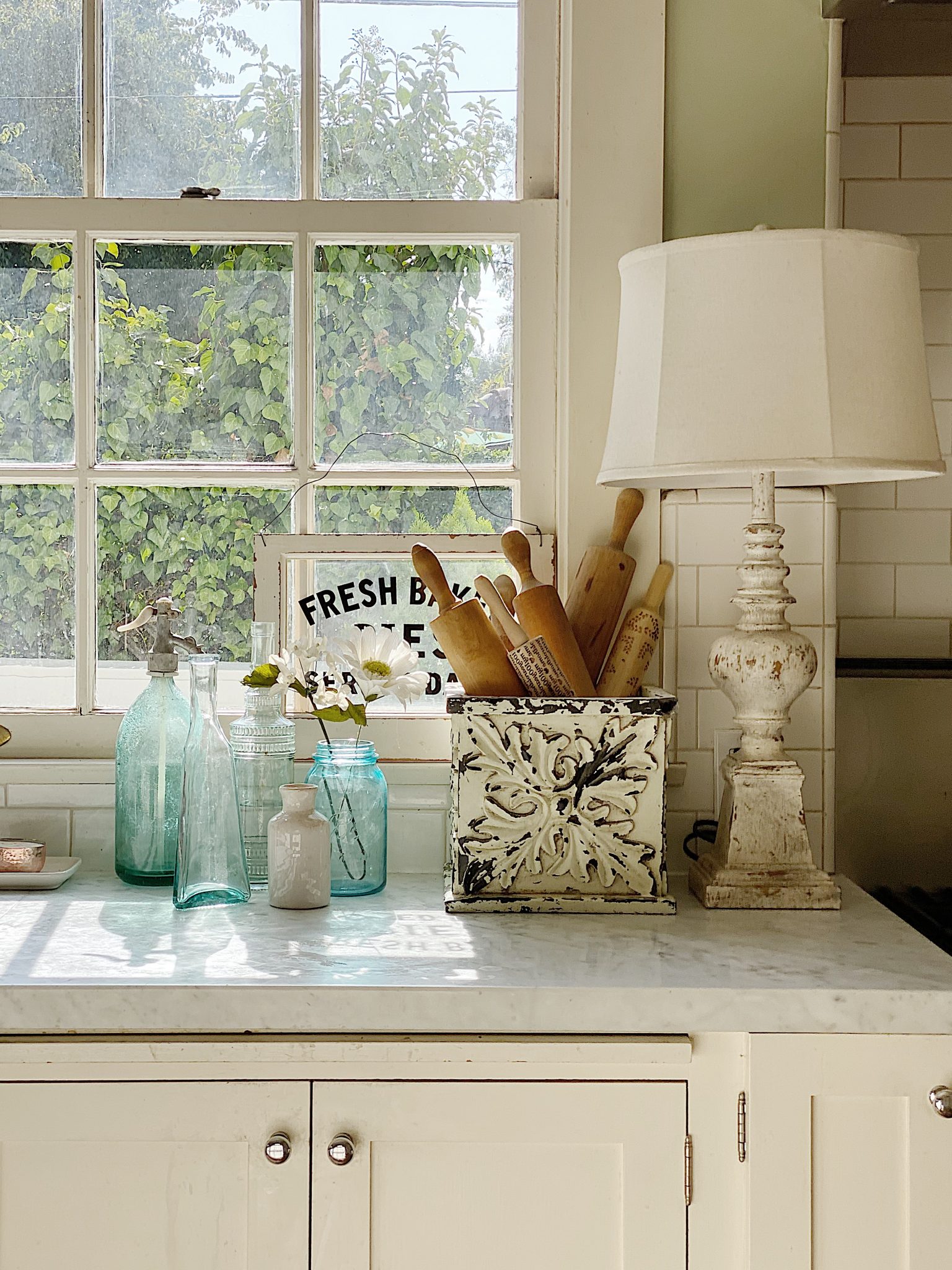 How to Decorate a Summer Kitchen