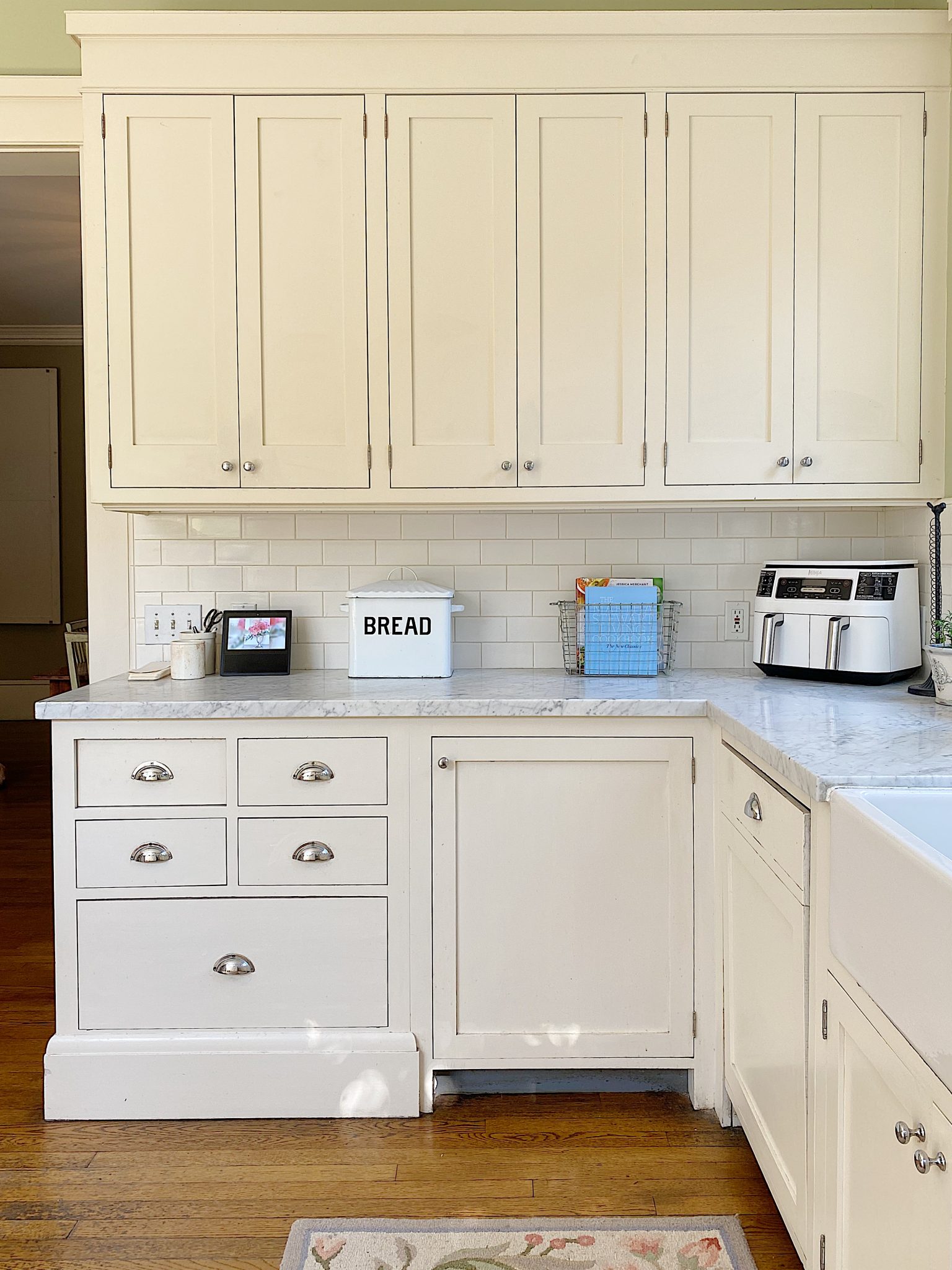 How to Decorate a Summer Kitchen