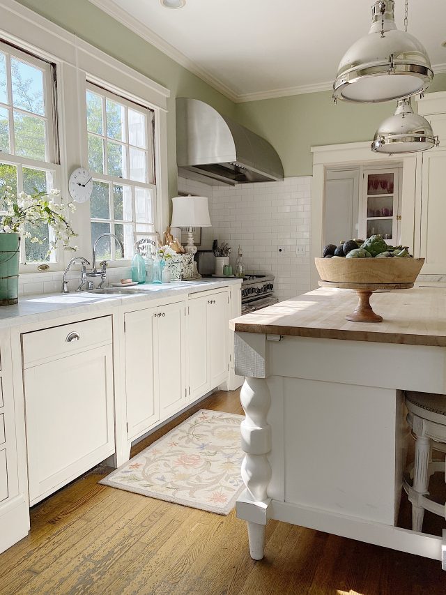 How to Decorate a Summer Kitchen - MY 100 YEAR OLD HOME