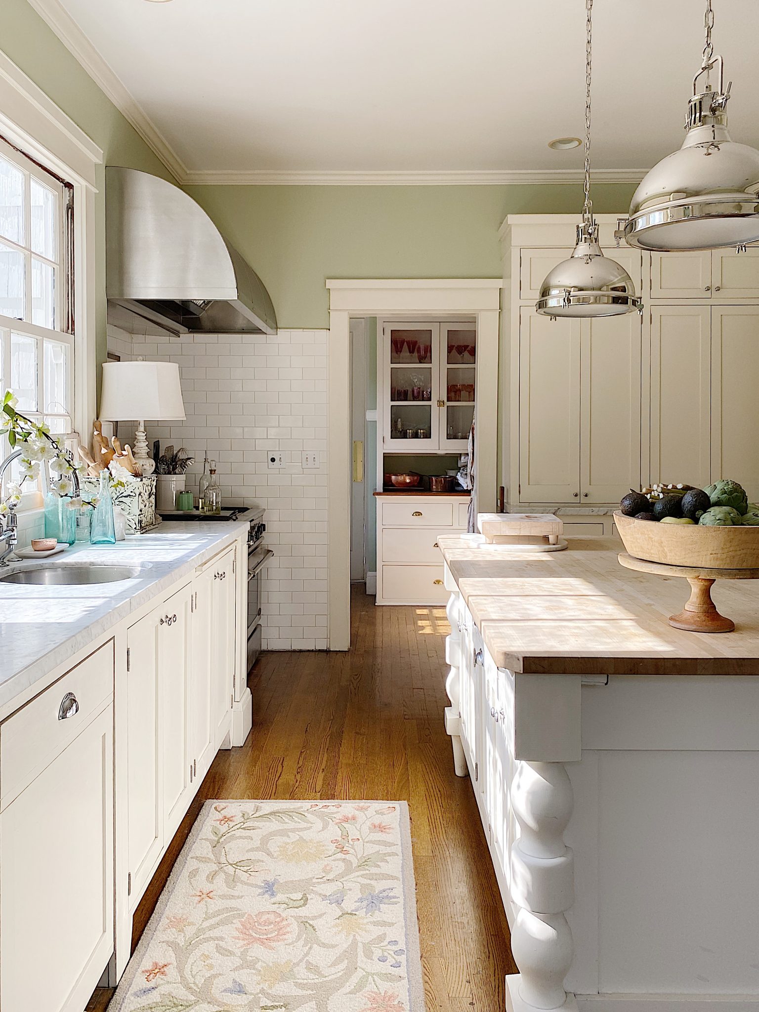 How to Decorate a Summer Kitchen