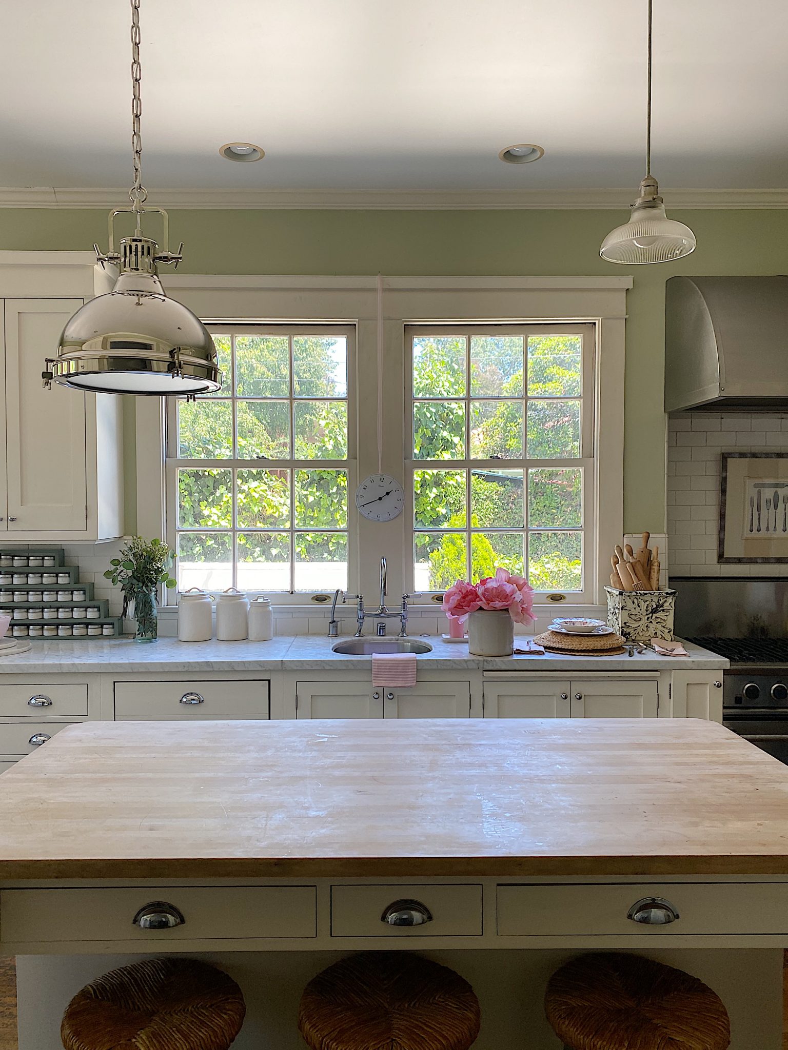 How to Decorate a Summer Kitchen Before and After